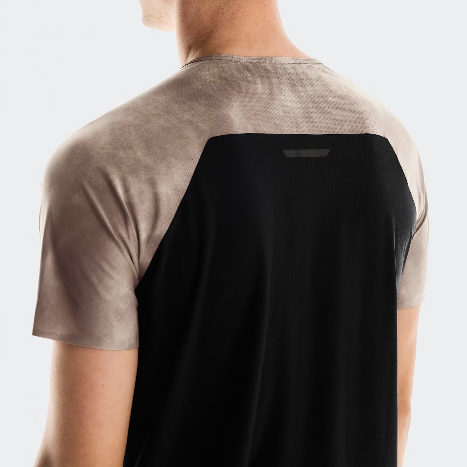 On Performance-T Aop Cinder | Black