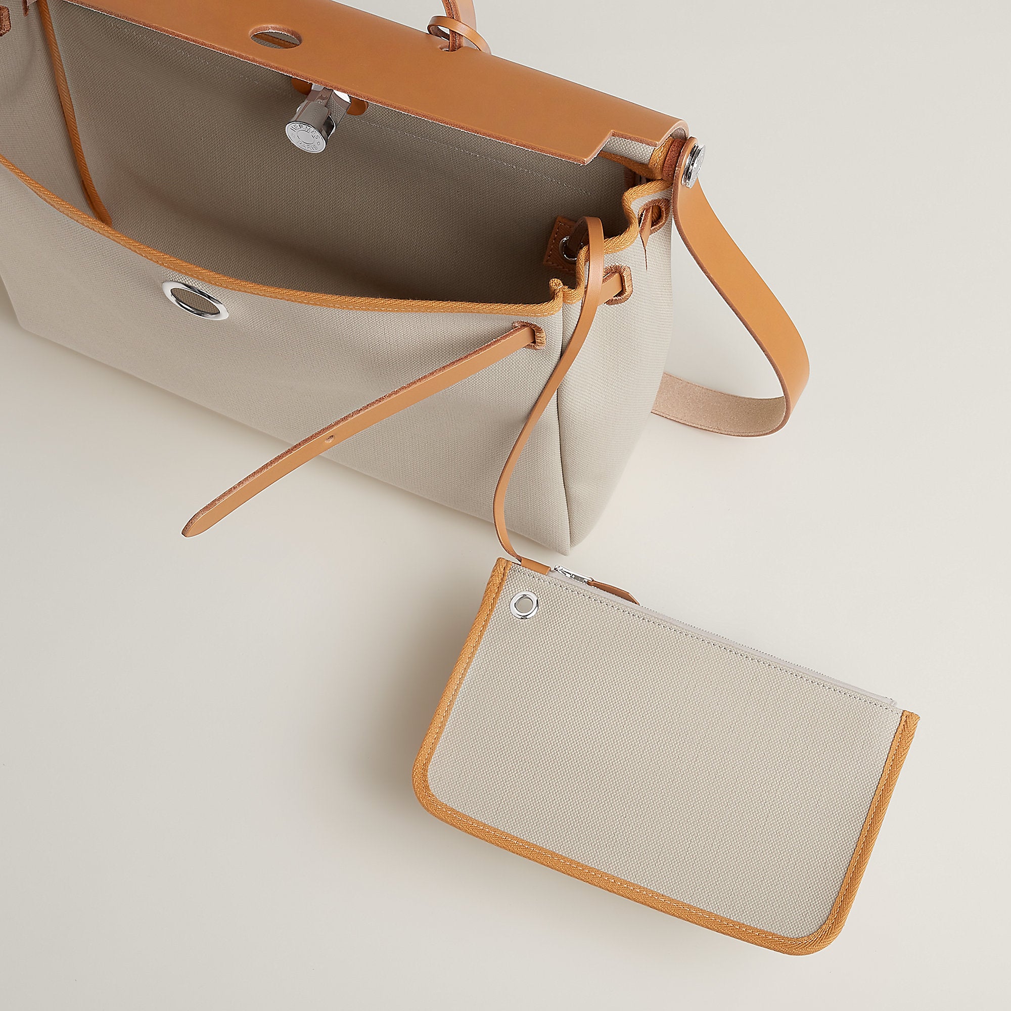 Hermes Herbag Messenger 39 Bag Bton