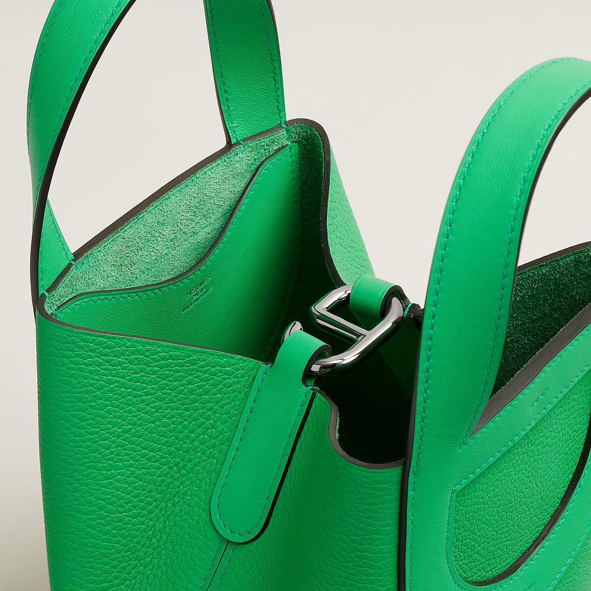Hermes In The Loop 18 Bag Vert Comics