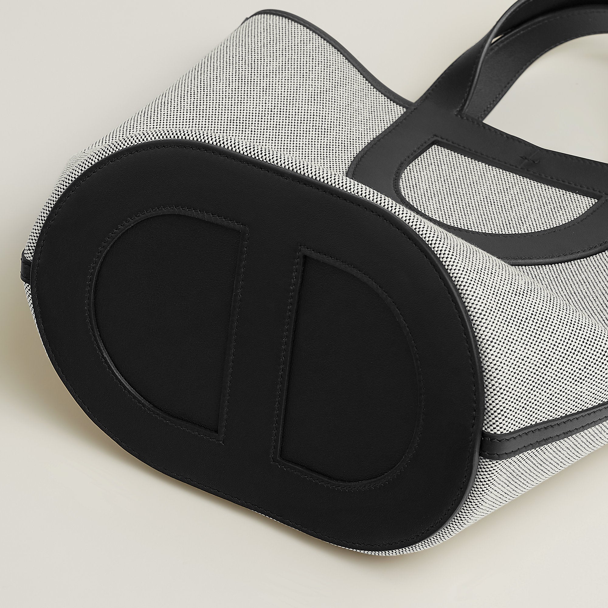Hermes Herms In The Loop 23 Bag Cru