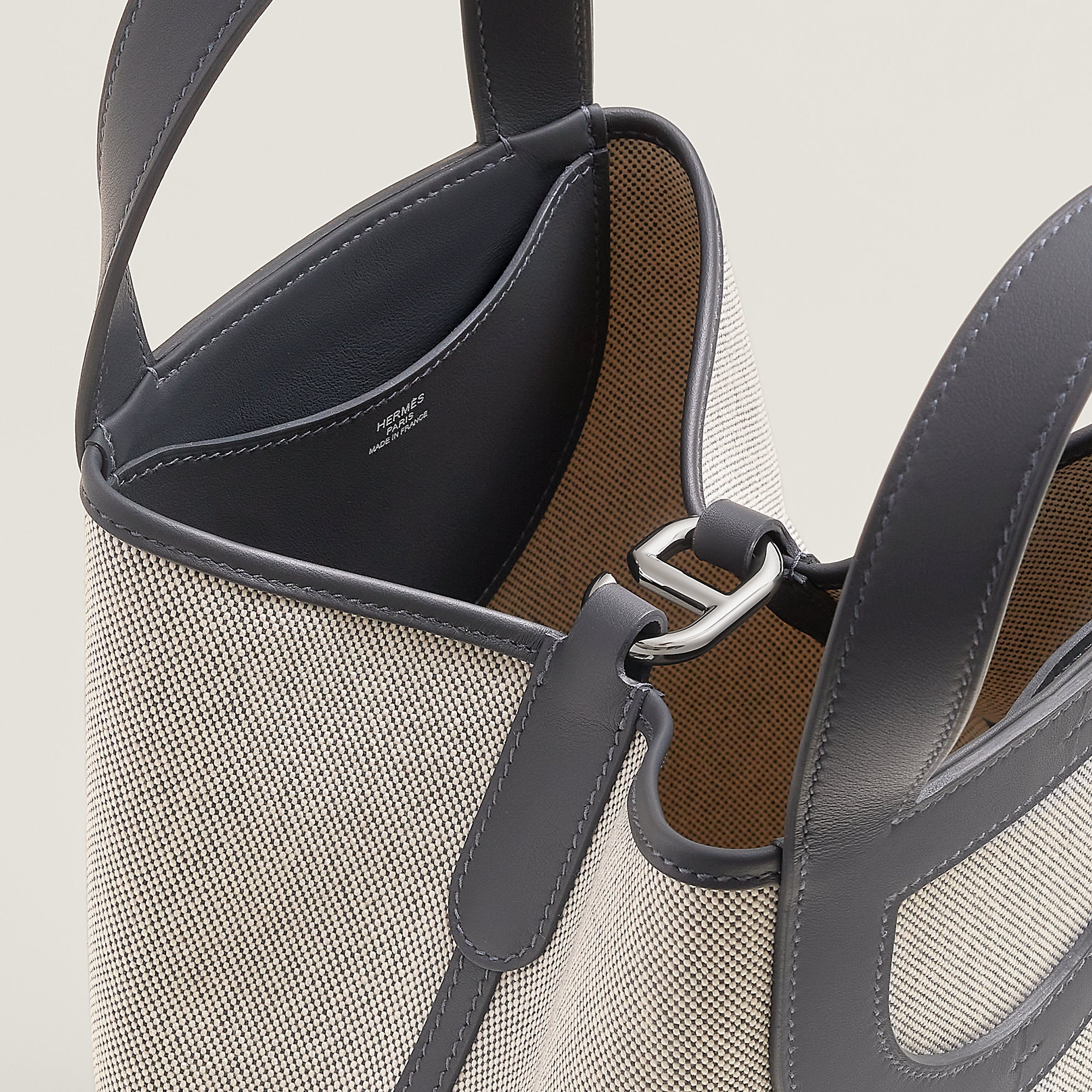 Hermes In The Loop 23 Bag Cru