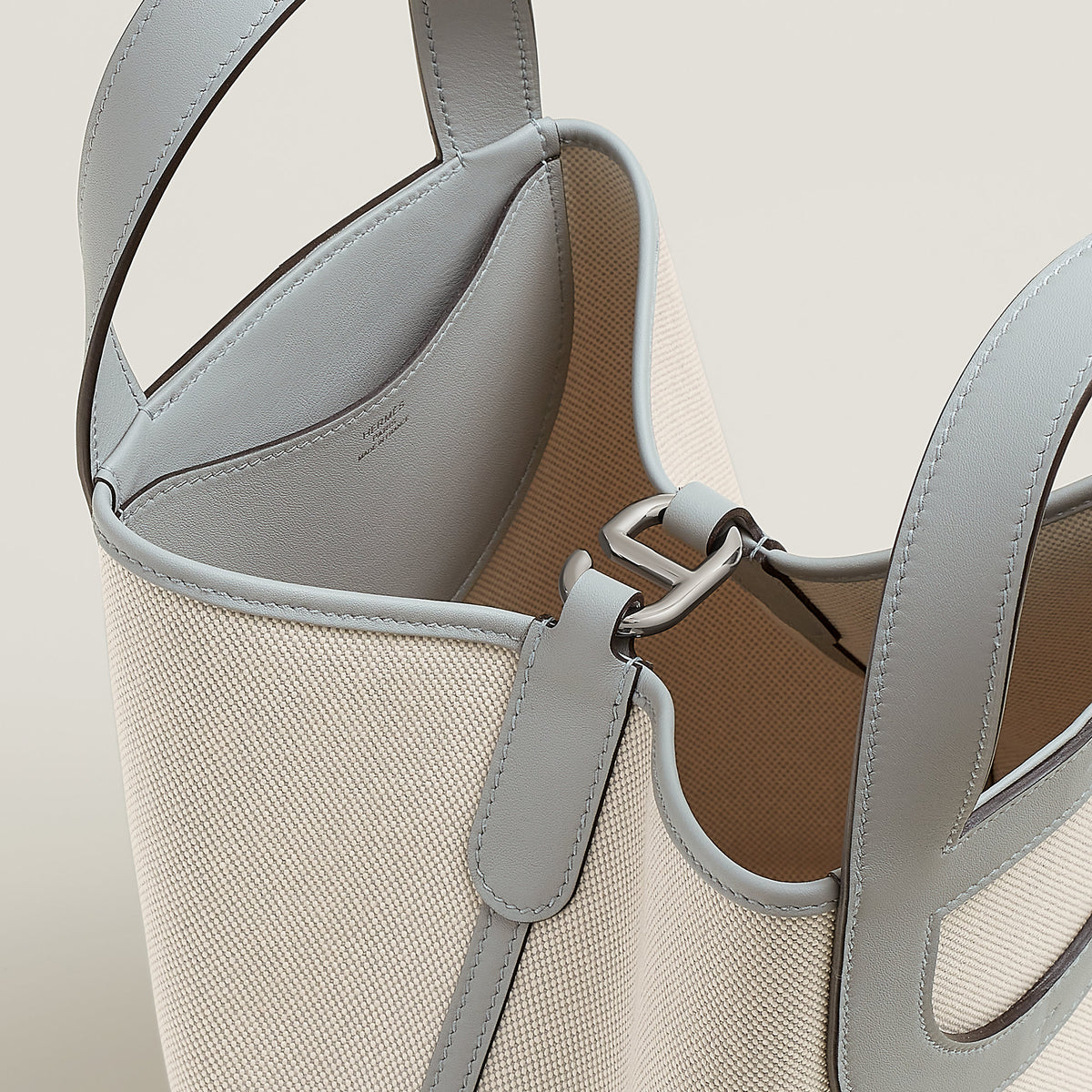 Hermes In The Loop 23 Bag Cru