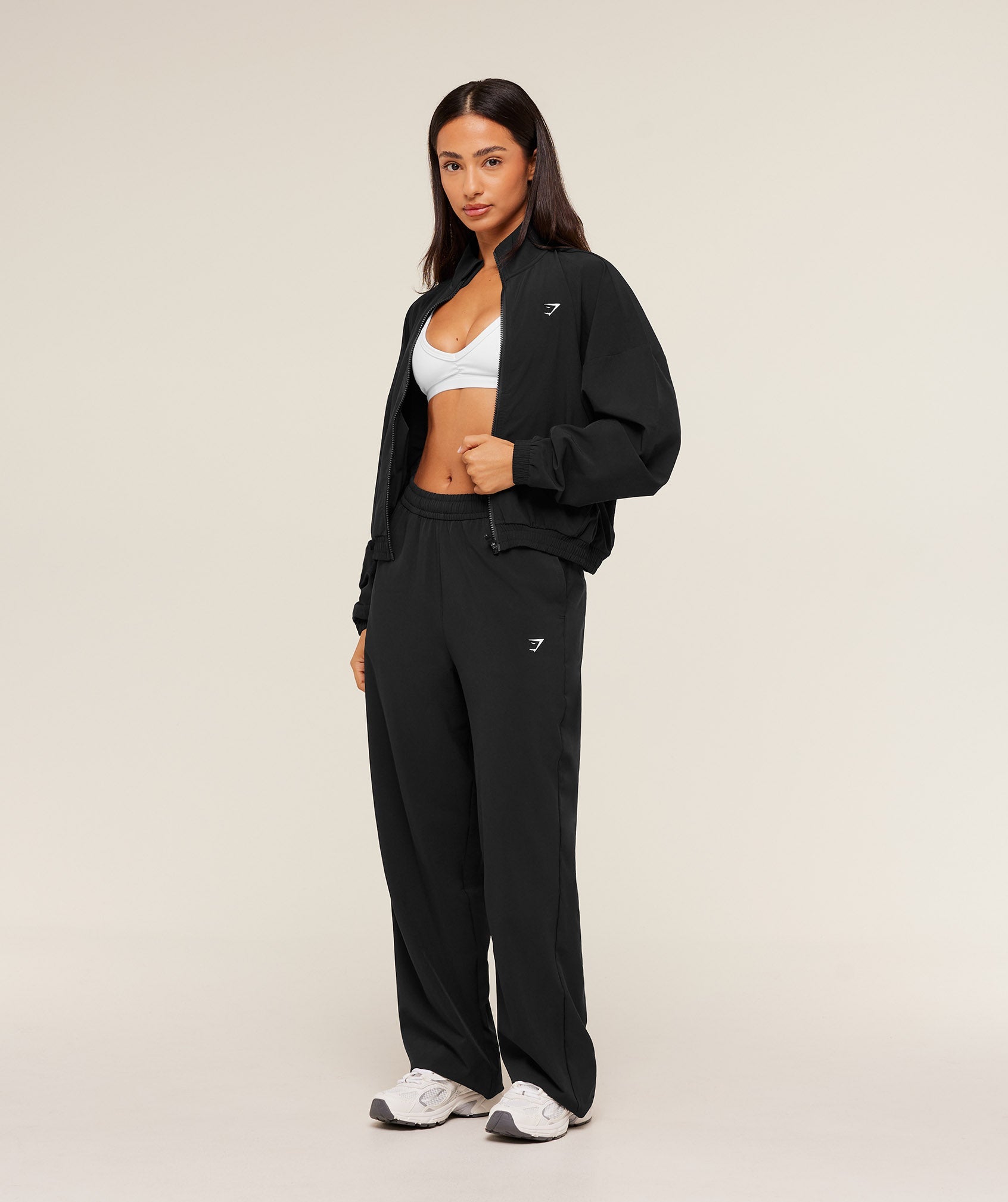 Women's Gymshark Training Everyday Woven Straight Leg Short Pants Gs Black