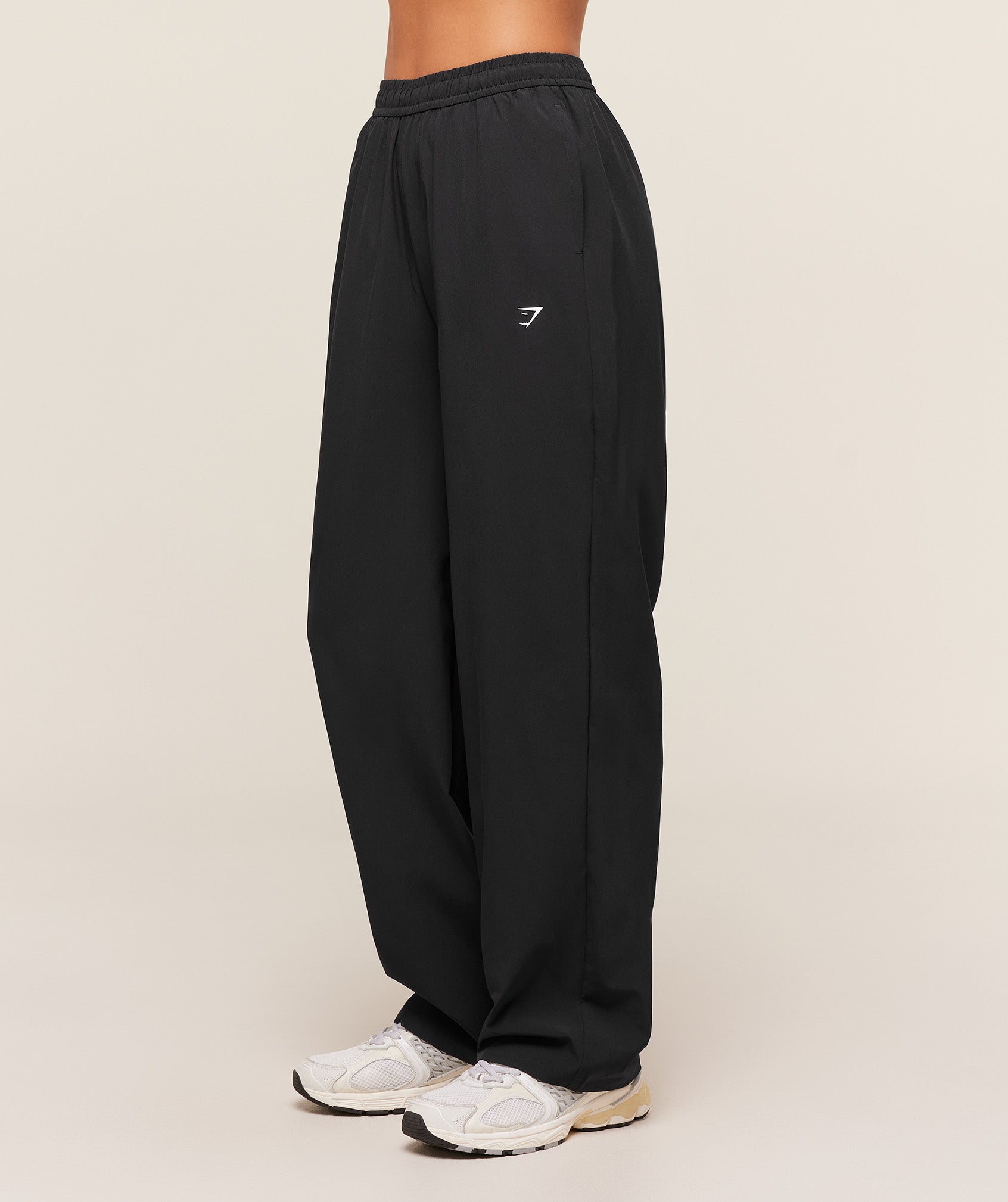 Women's Gymshark Everyday Woven Straight Leg Joggers Black