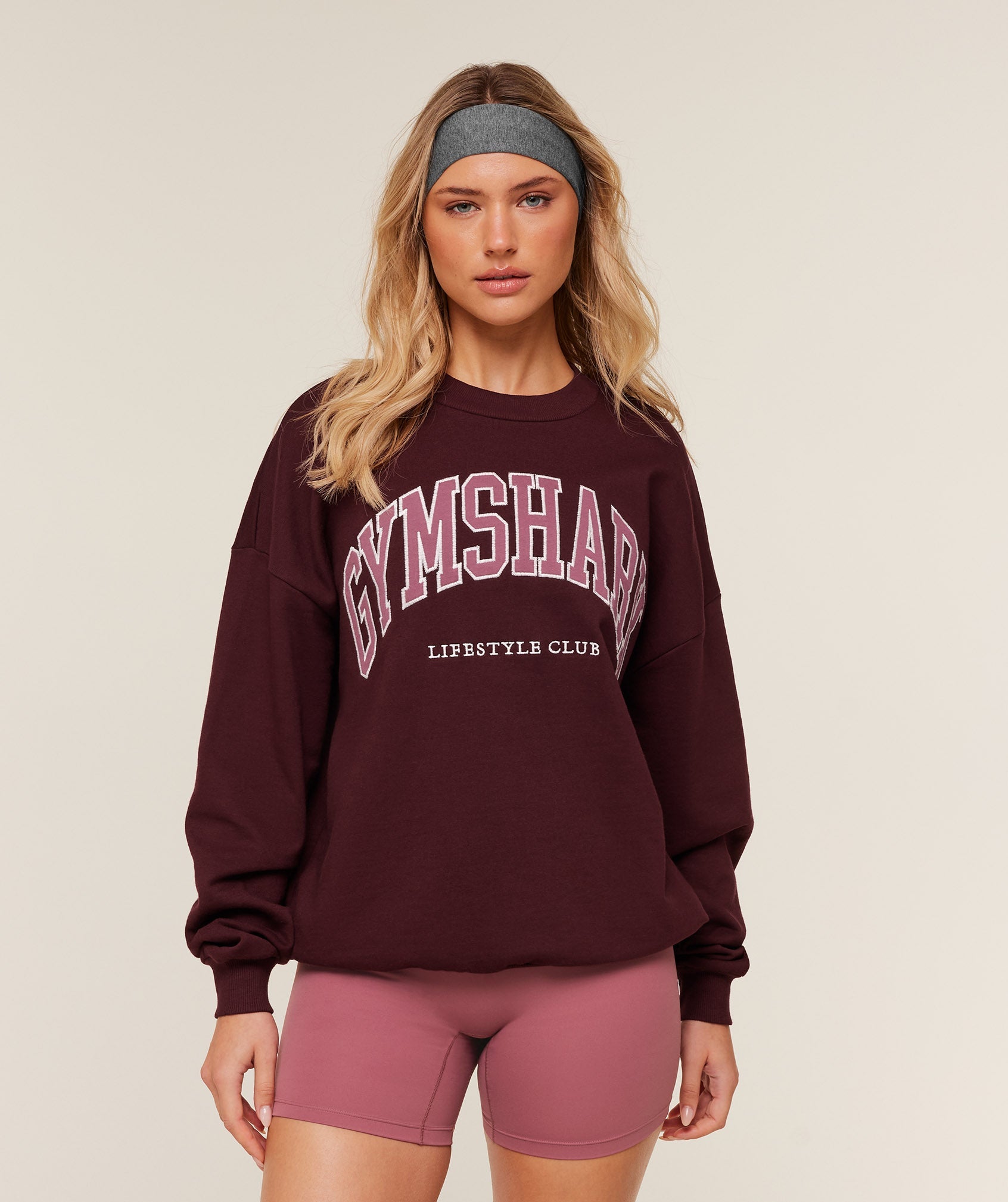 Women's Gymshark Collegiate Graphic Crew Neck Pullover Gs Rich Maroon