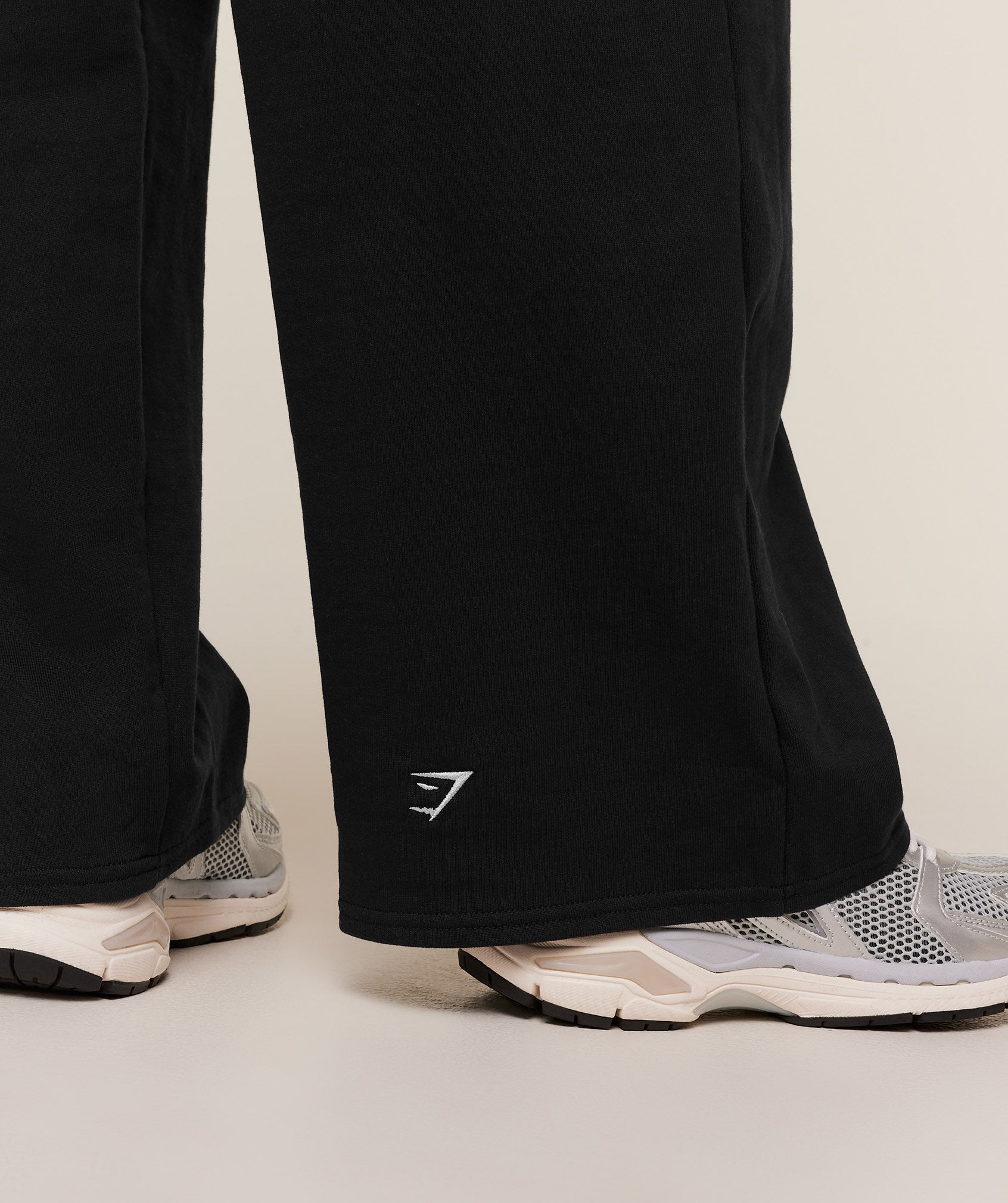 Women's Gymshark Collegiate Graphic Straight Leg Jogger Gs Black