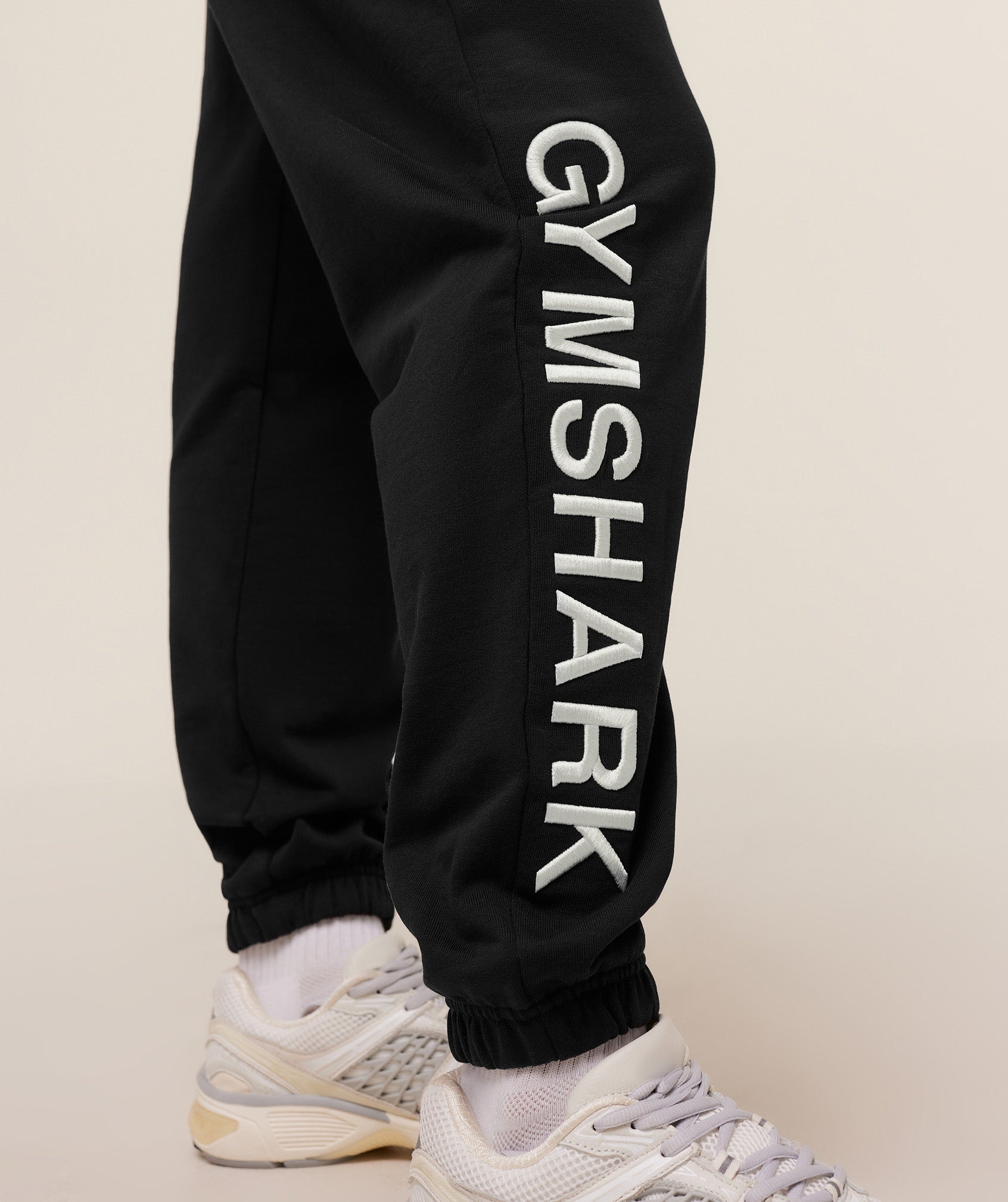 Women's Gymshark Embroidered Logo Joggers Black