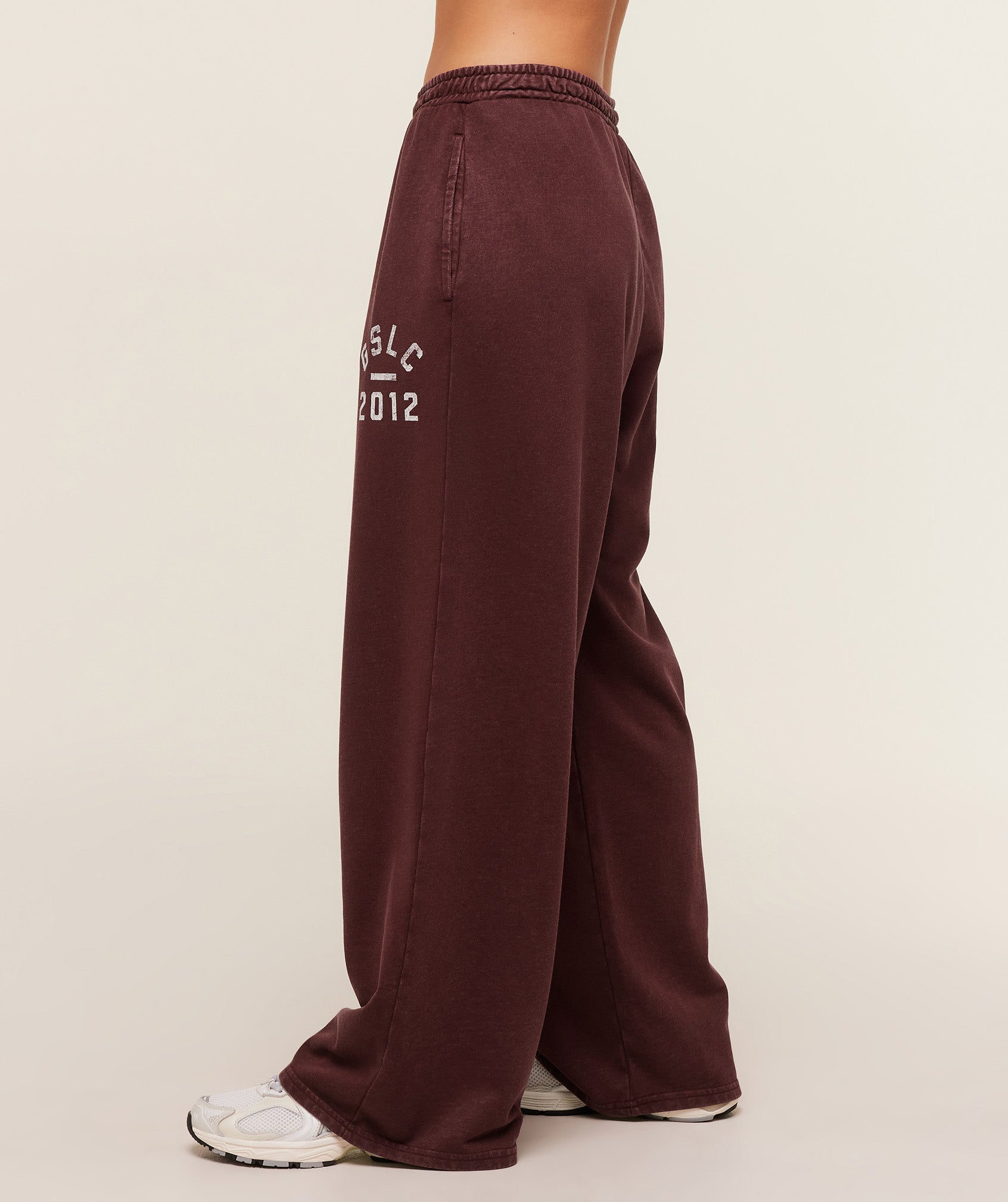 Women's Gymshark Lifting Club 2012 Graphic Wide Leg Joggers Rich Maroon