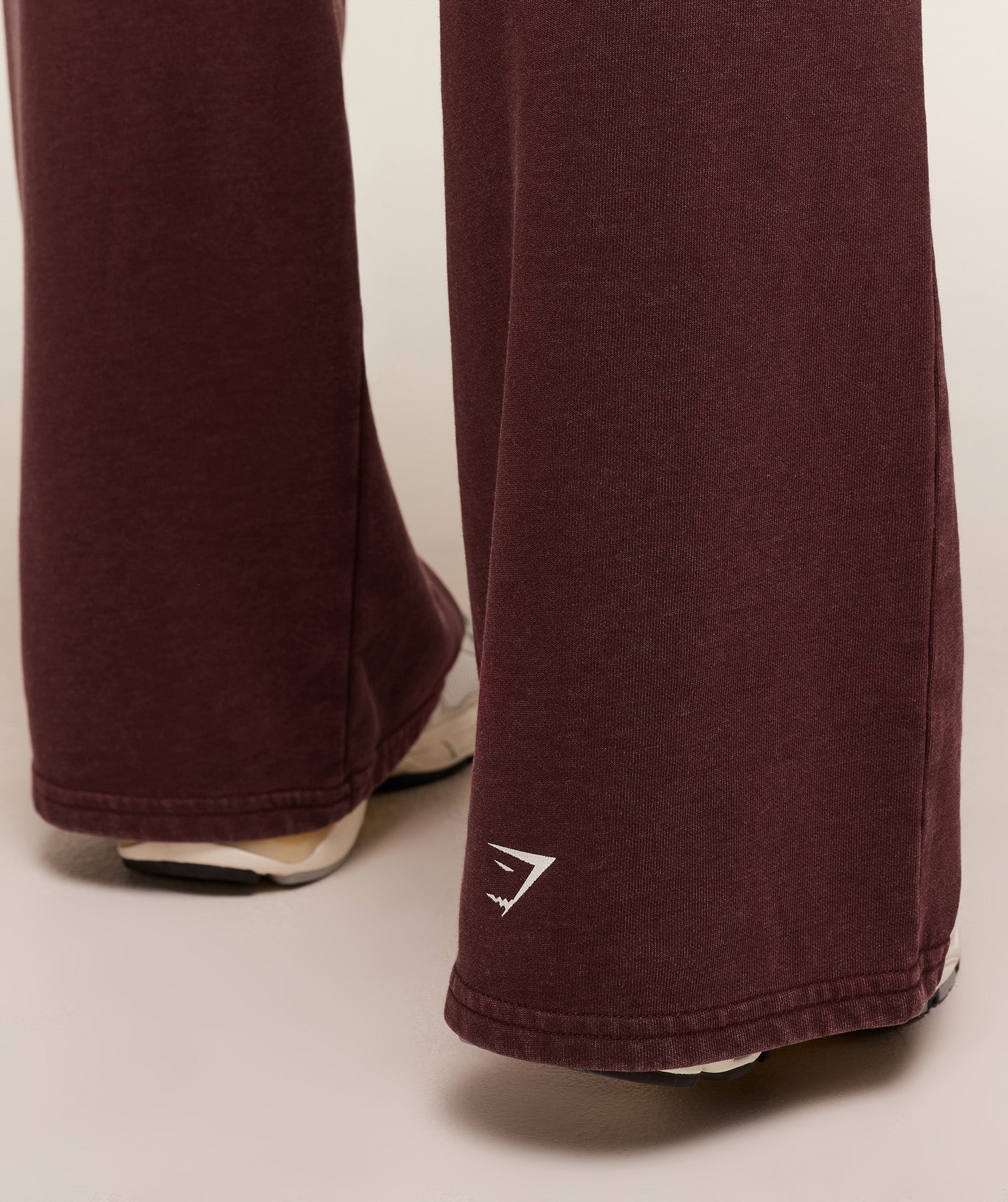 Women's Gymshark Lifting Club 2012 Graphic Wide Leg Jogger Rich Maroon