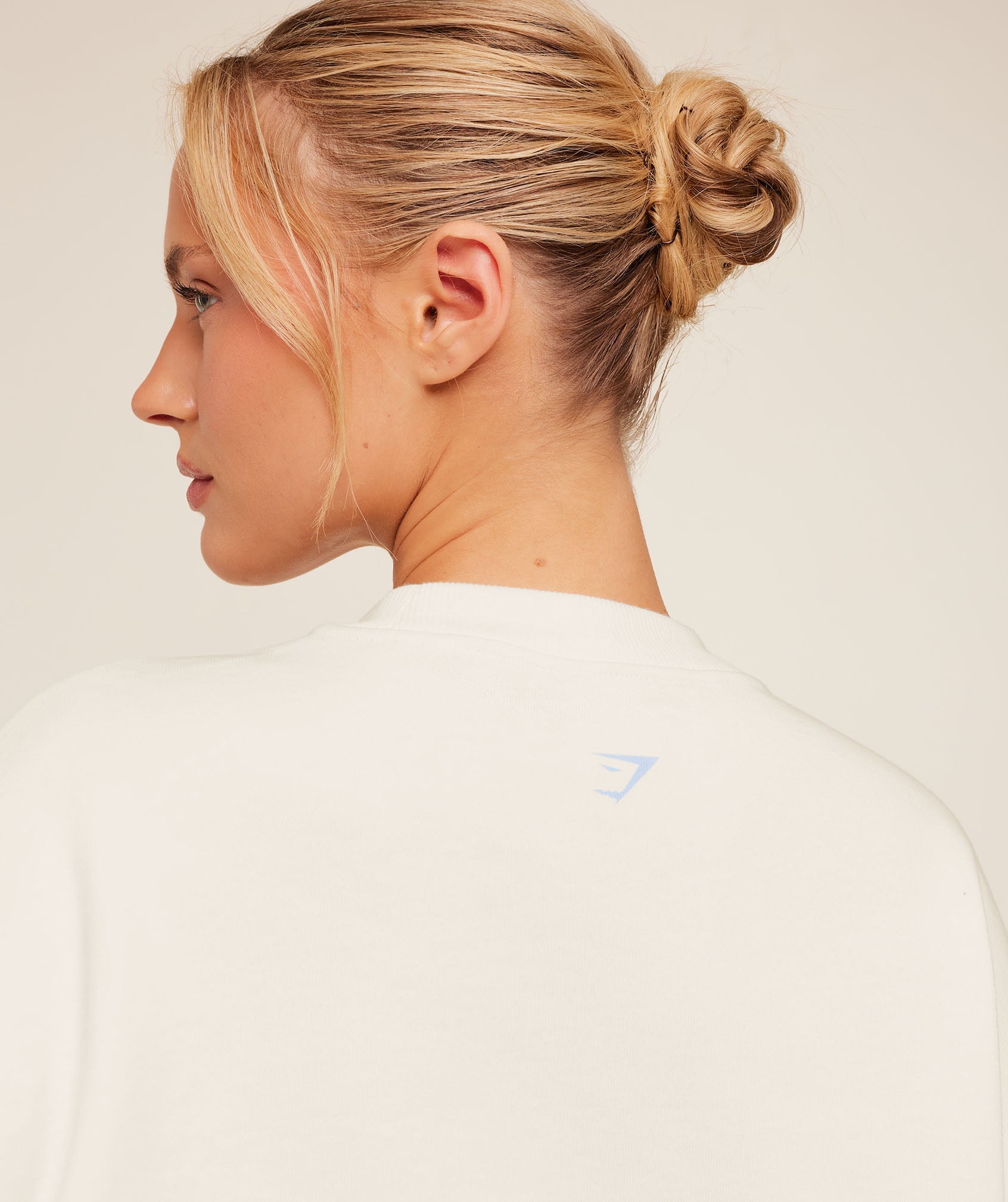 Women's Gymshark Lifestyle Club Graphic Sweatshirt Soft White