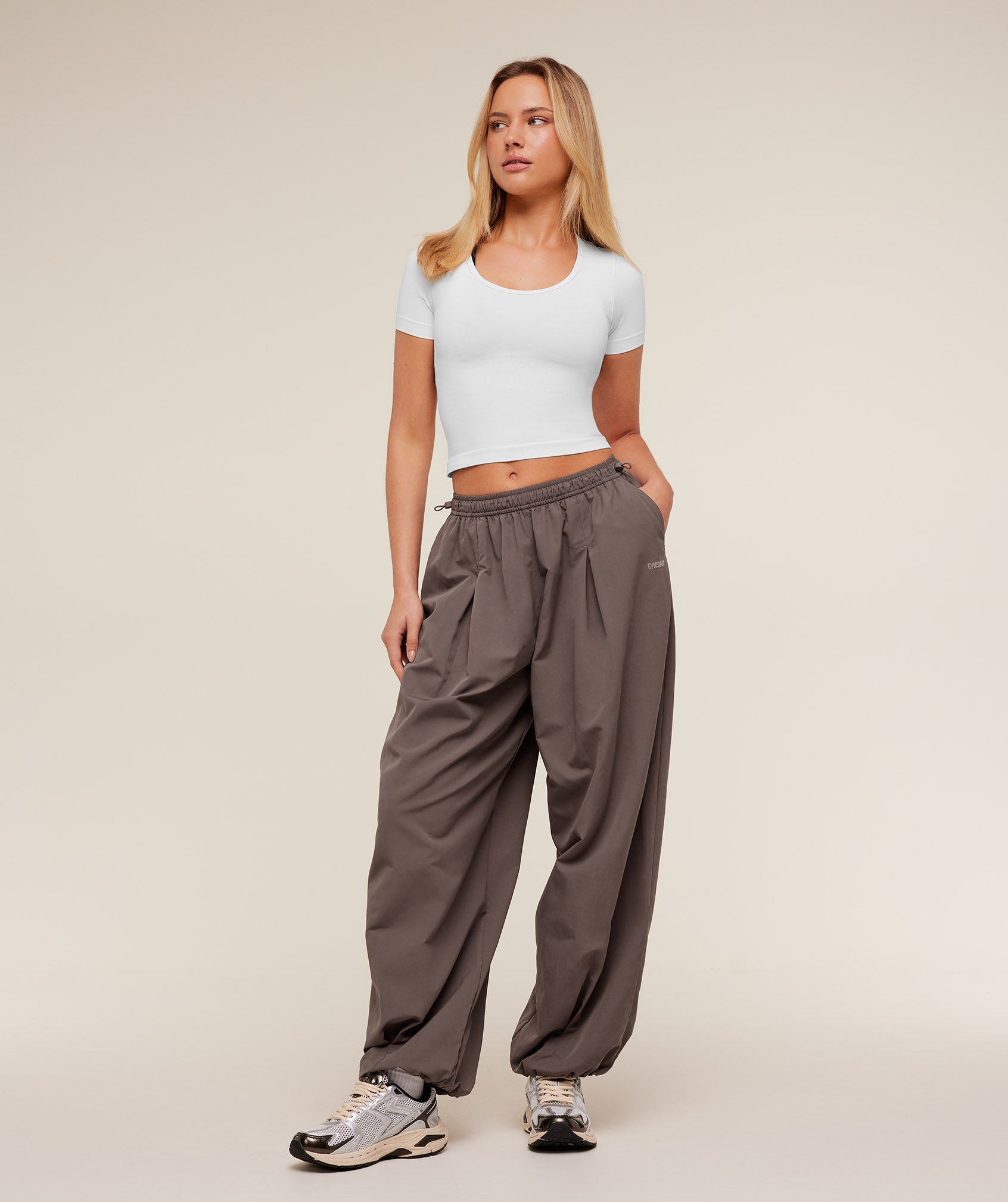 Women's Gymshark Weekend Lifestyle Parachute Pant Cool Brown