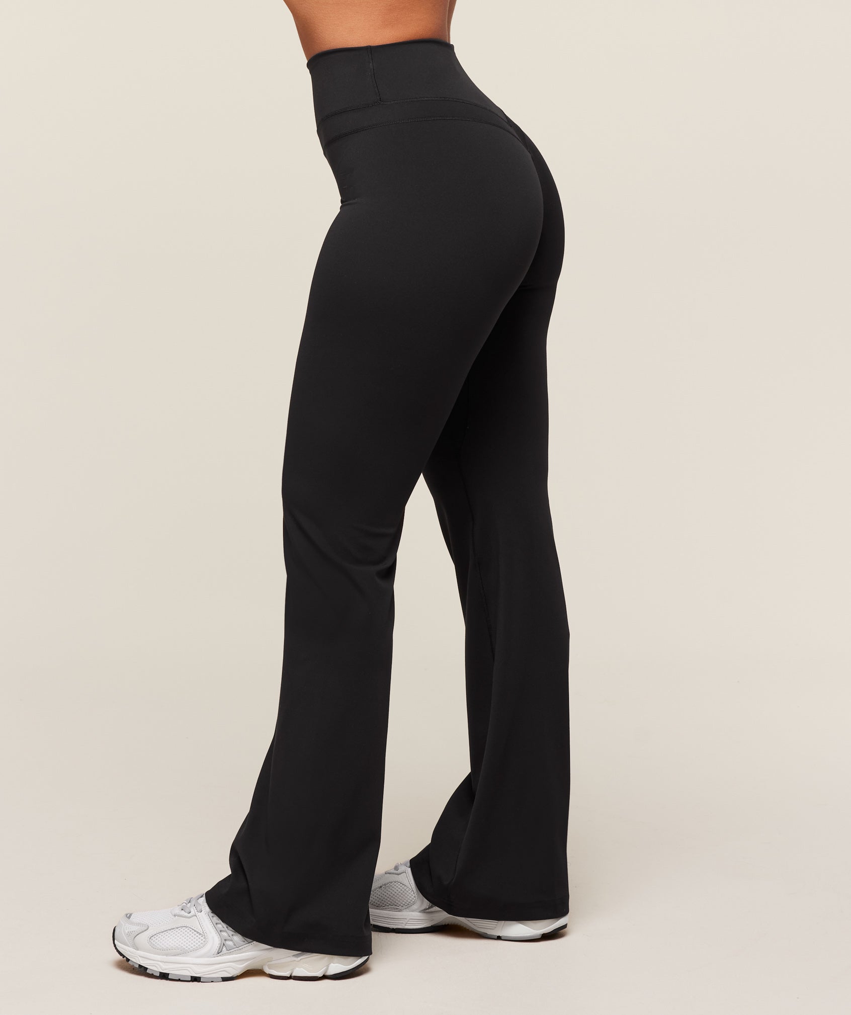 Women's Gymshark Whitney Short Flared Legging Black