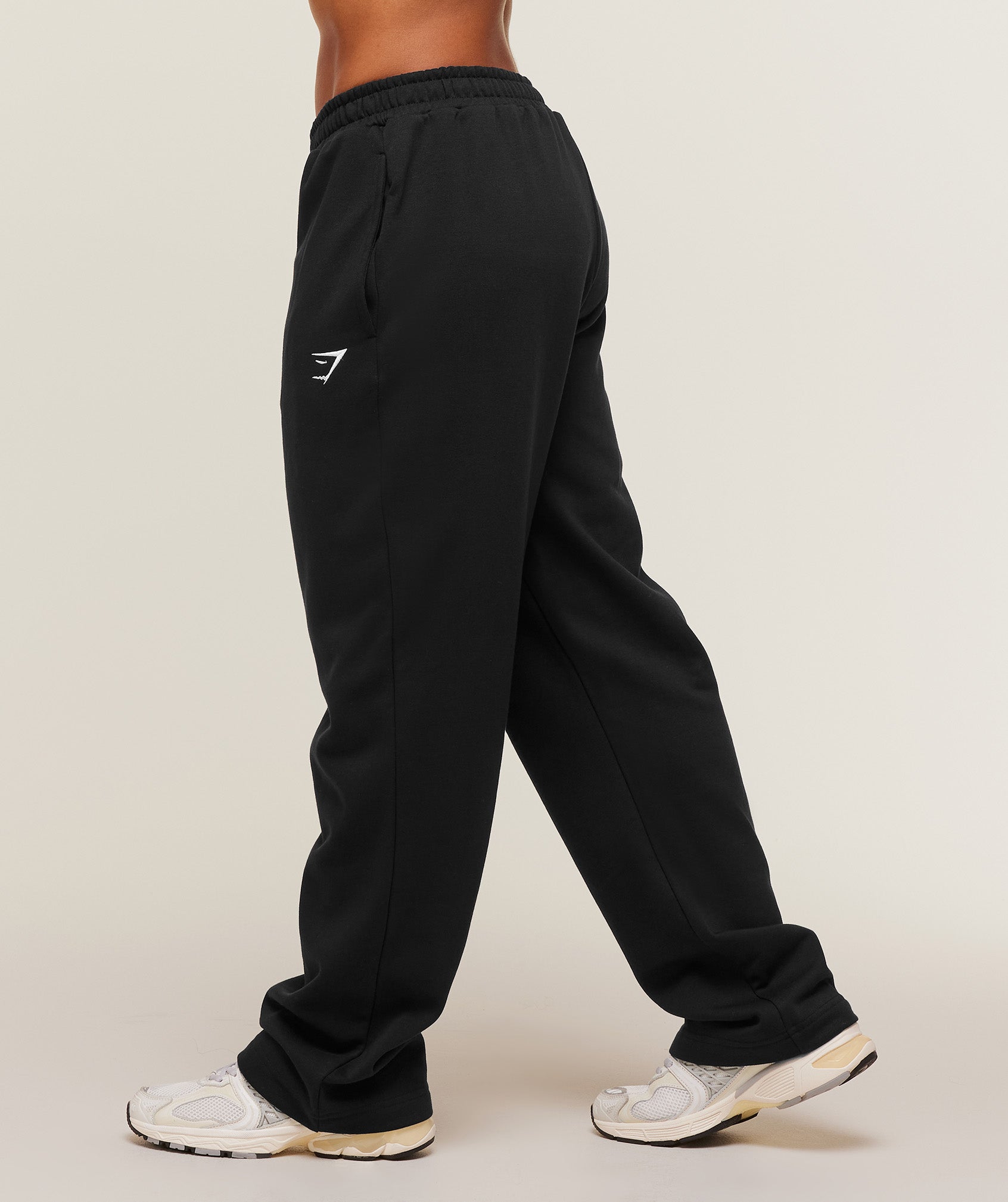 Women's Gymshark Training Fleece Straight Leg Short Pants Black