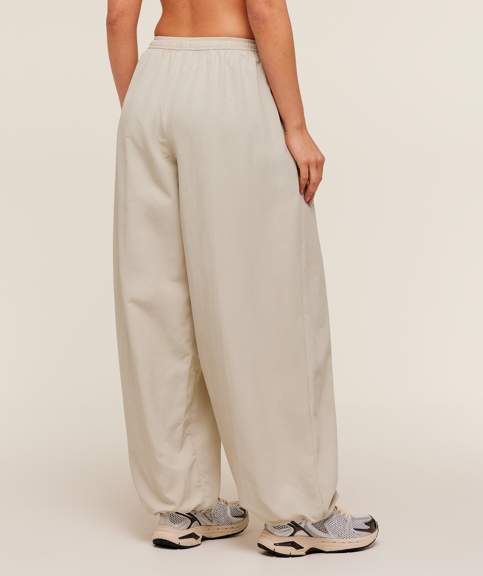 Women's Gymshark Weekend Lifestyle Parachute Pants Pebble Grey