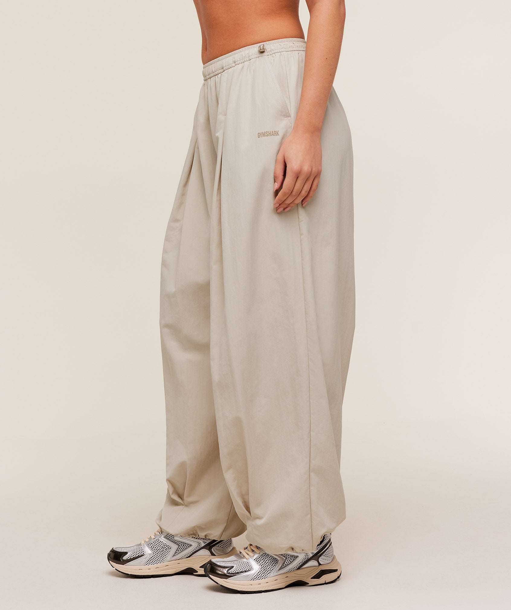 Women's Gymshark Weekend Lifestyle Parachute Pants Pebble Grey