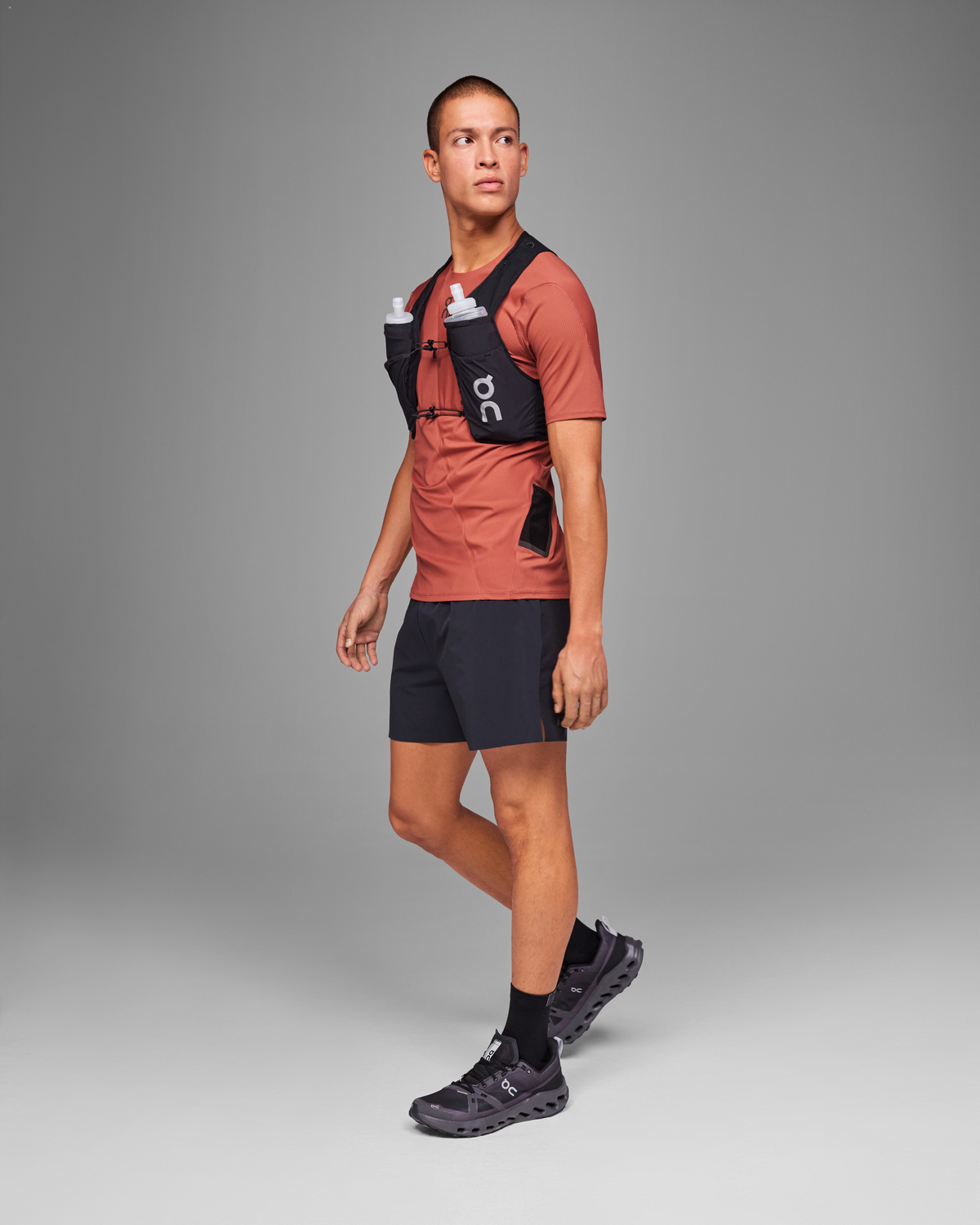 On Ultra Vest 5L Black