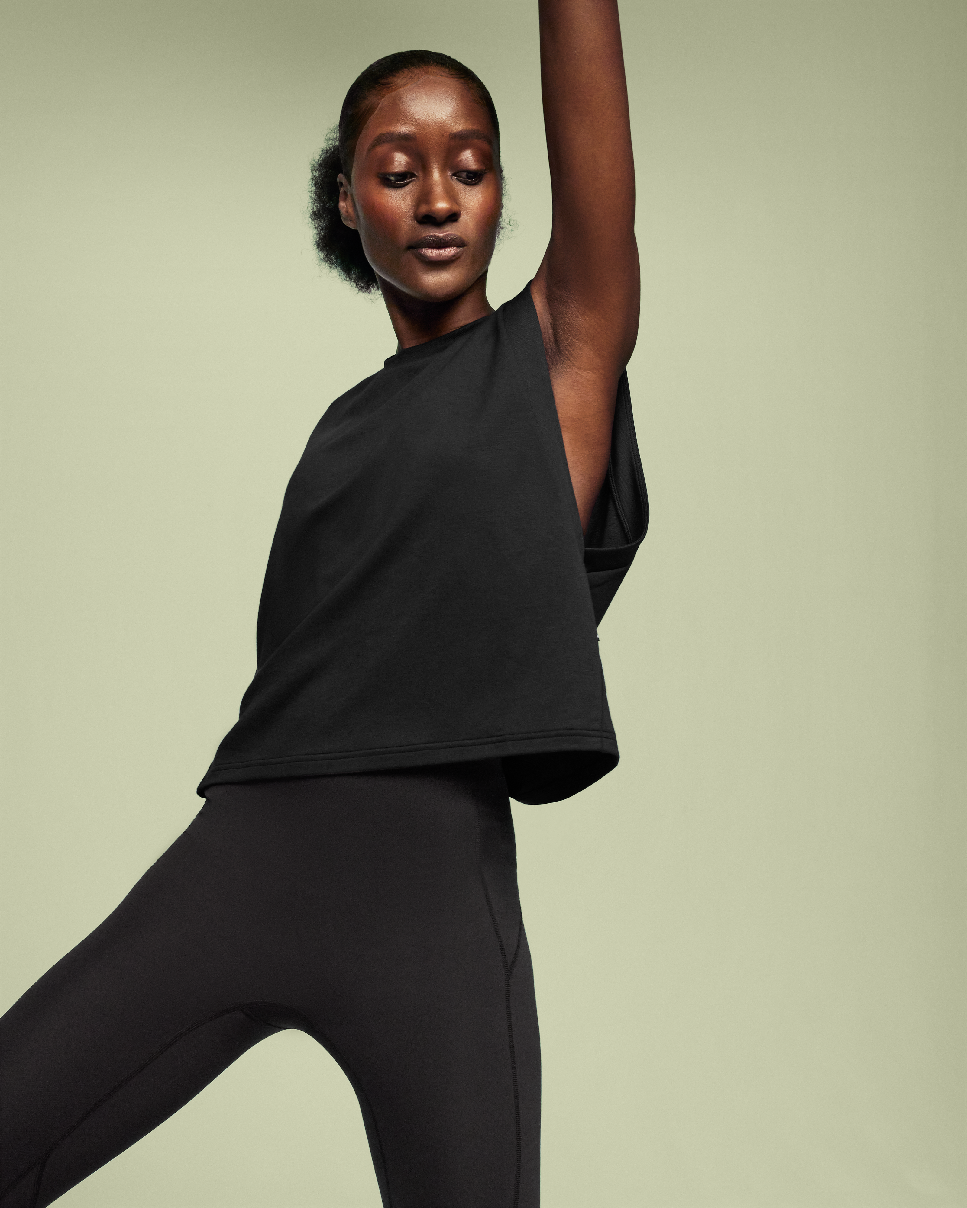 on focus crop Black (Women's)