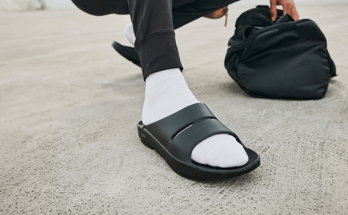 Oofos Men's Slide Black