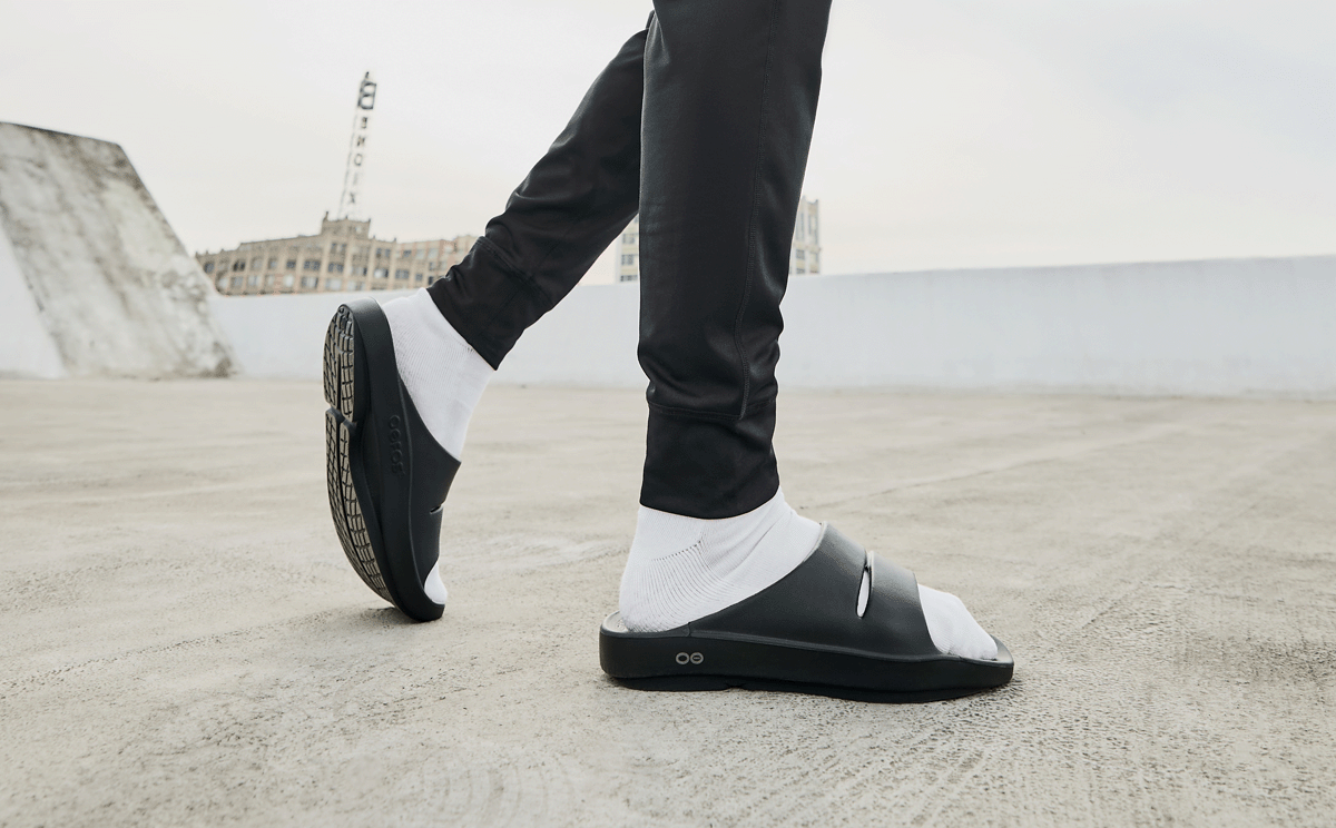 Oofos Men's Slide Black