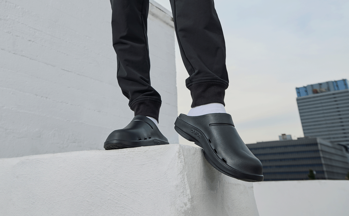 Oofos Men's Clog Black