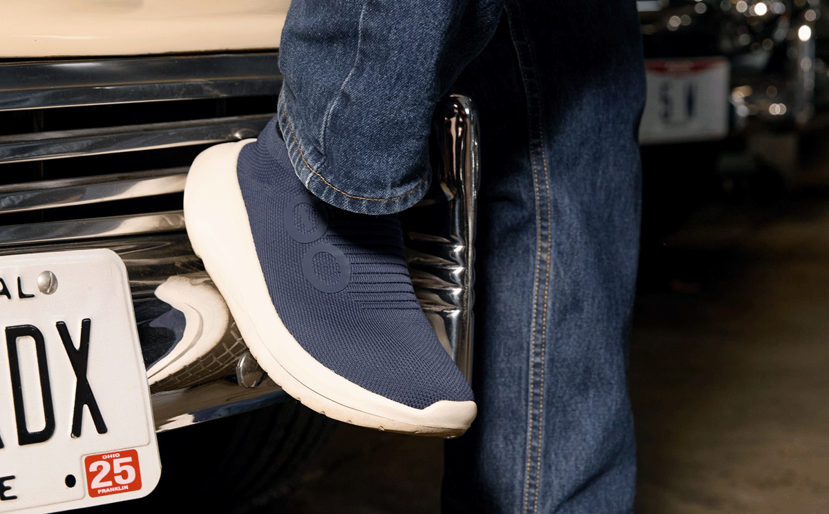 Oofos Men's Slip-On Shoe Chalk & Navy