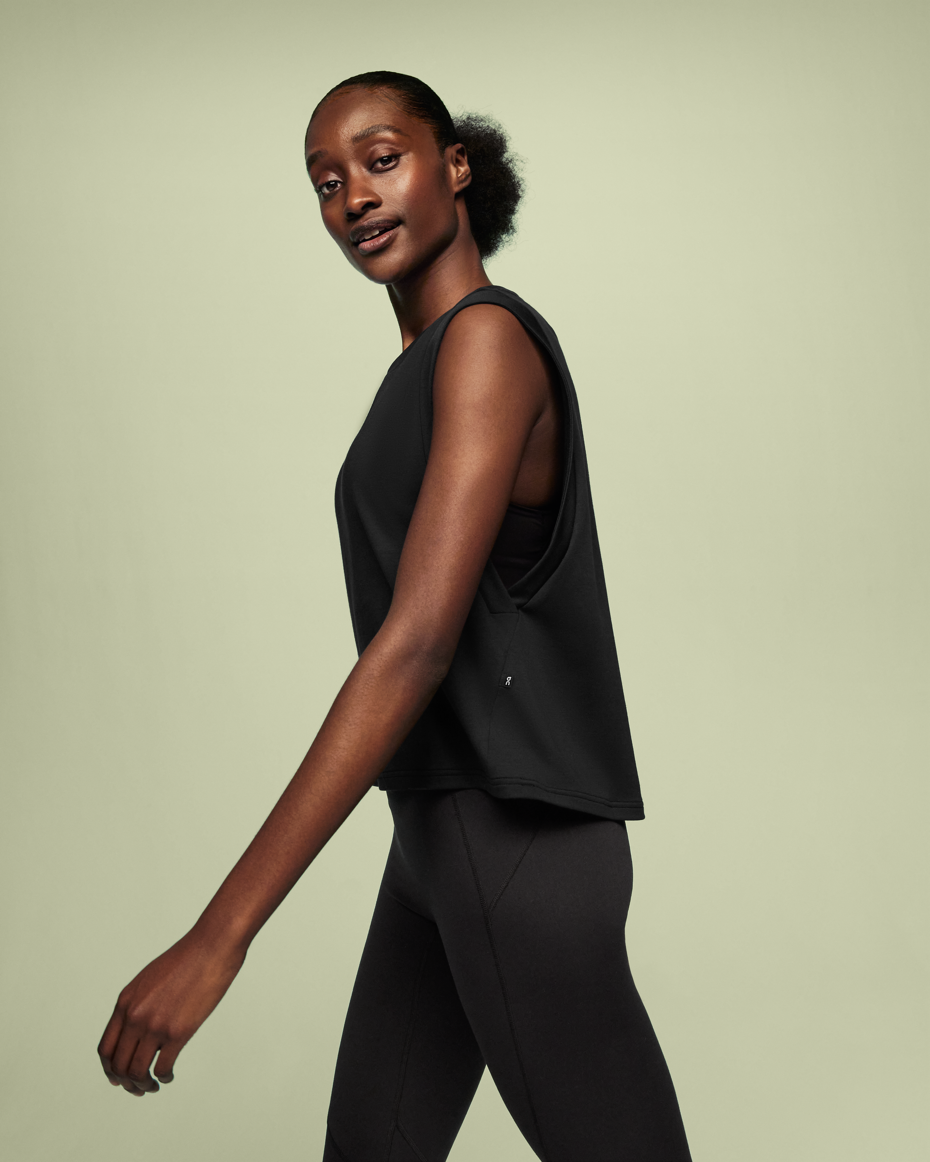 on focus crop Black (Women's)