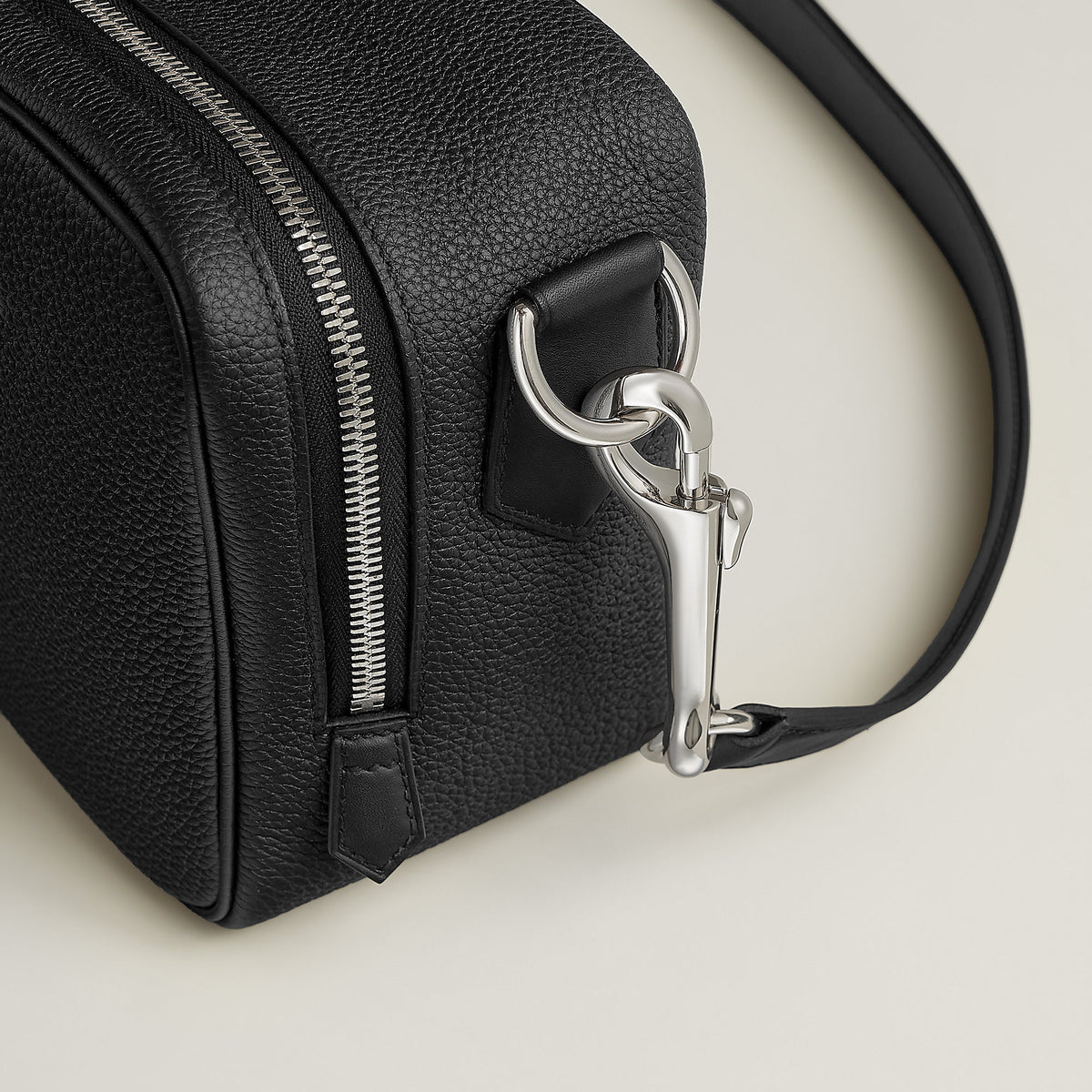 Hermes On Body Mousqueton Bag Noir