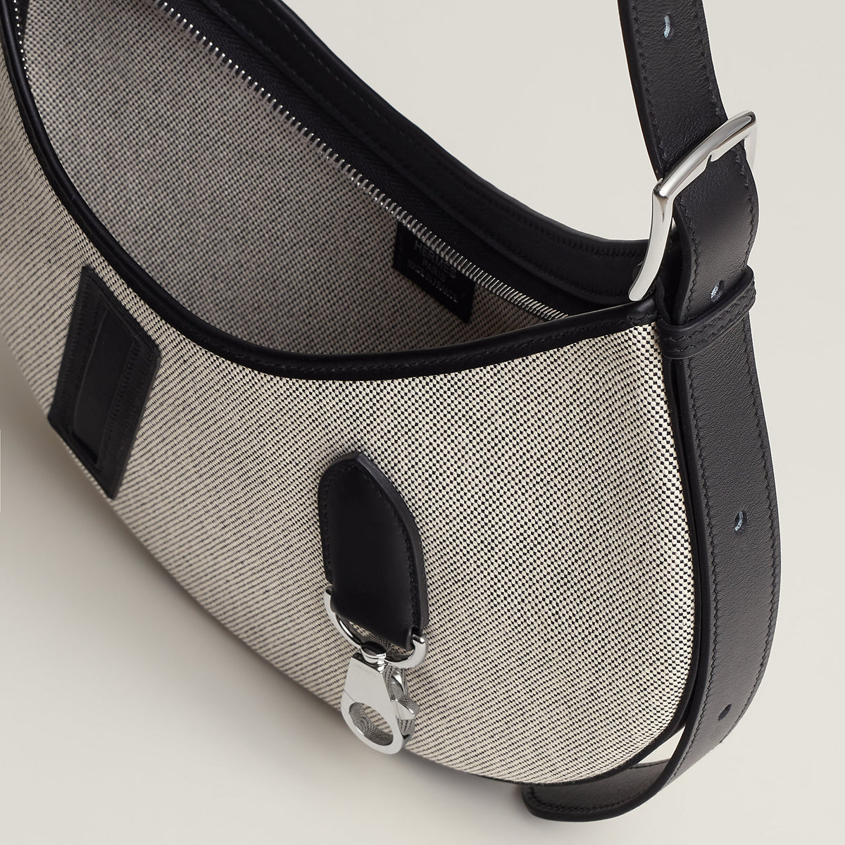 Hermes P'Tit Arcon Toile & Cuir Bag Cru Noir