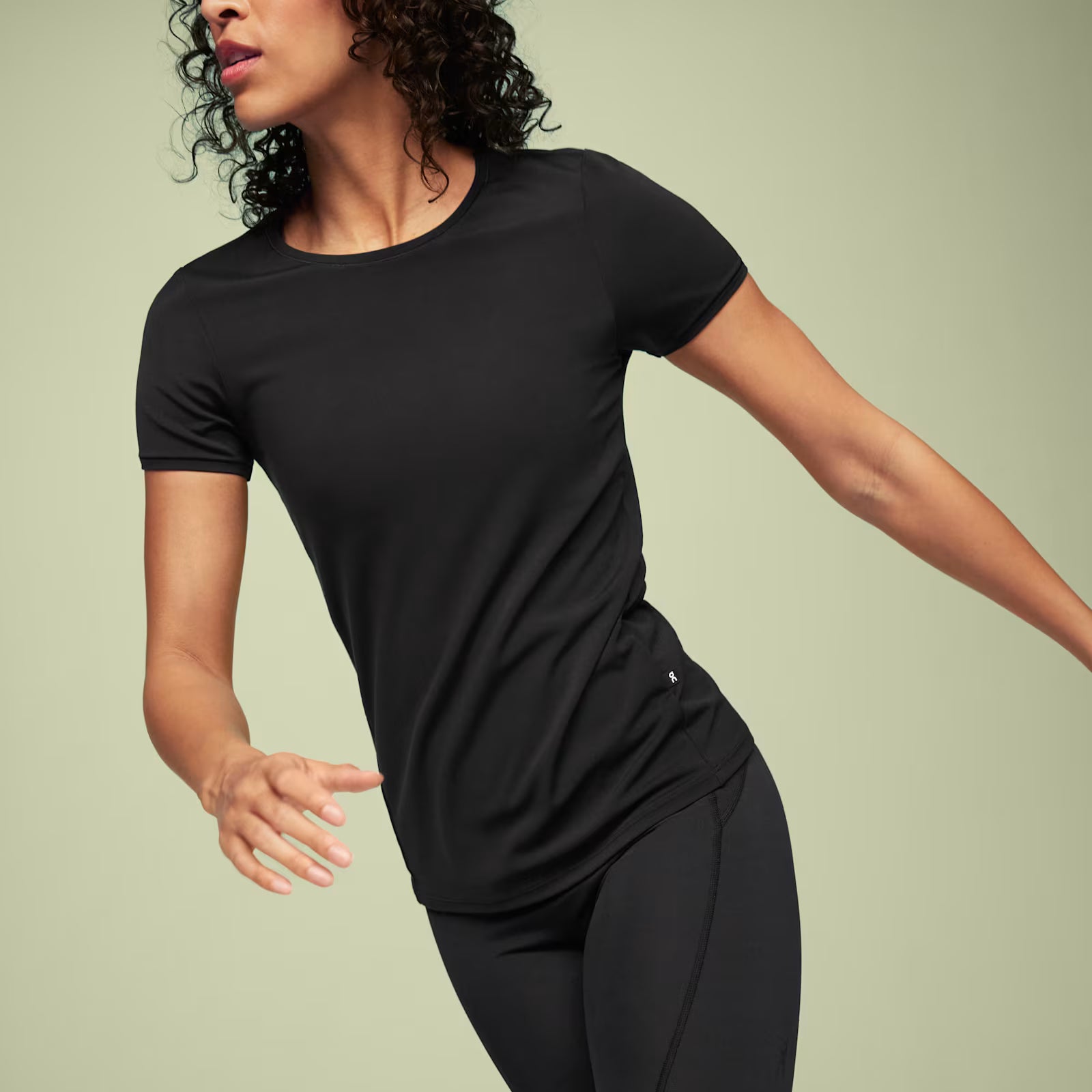 On Movement-T Black (Women'S)
