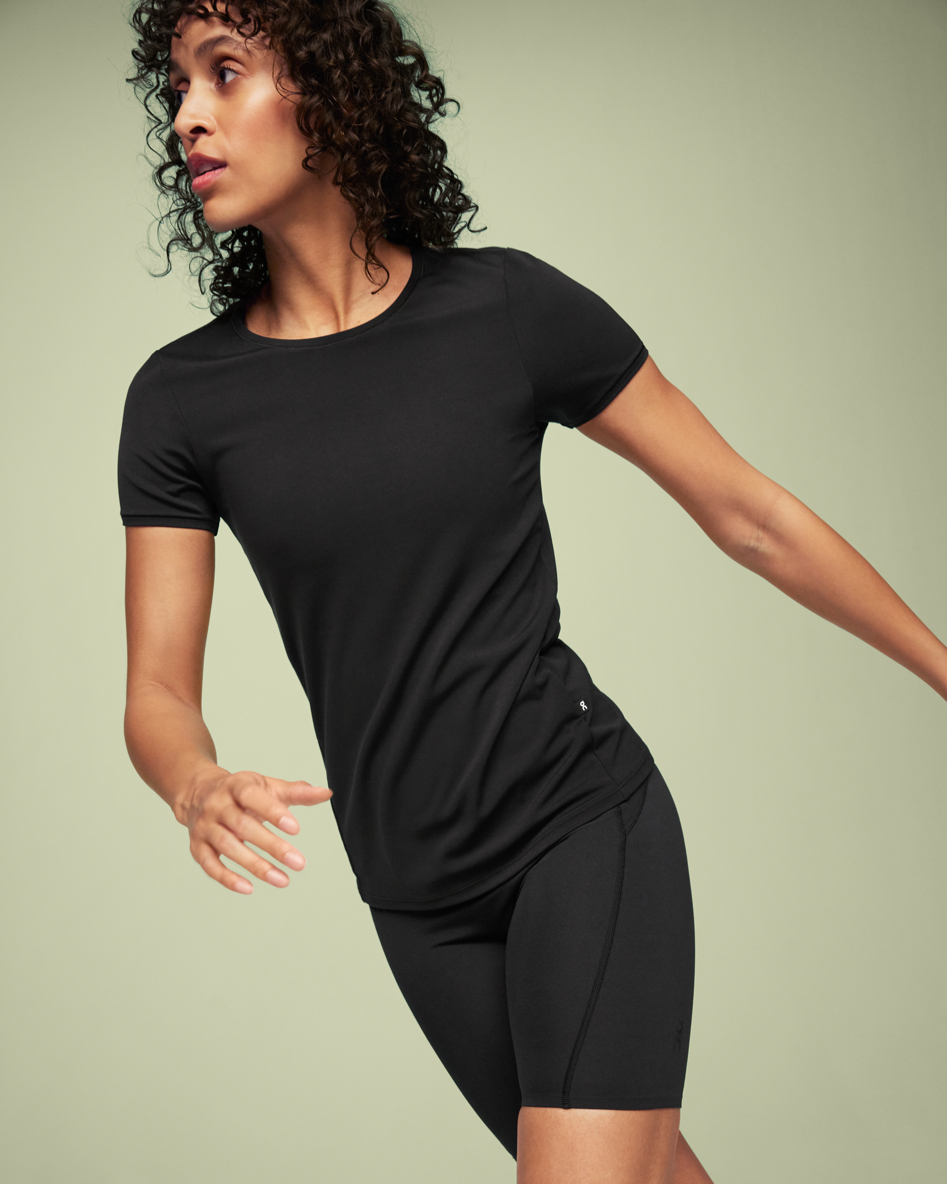 On Movement-T Black (Women'S)
