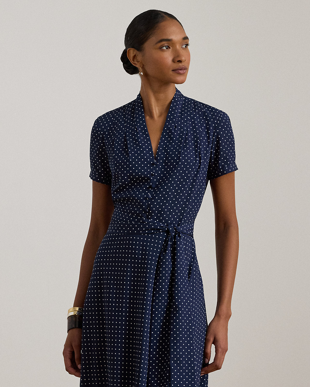 #color_navy/white