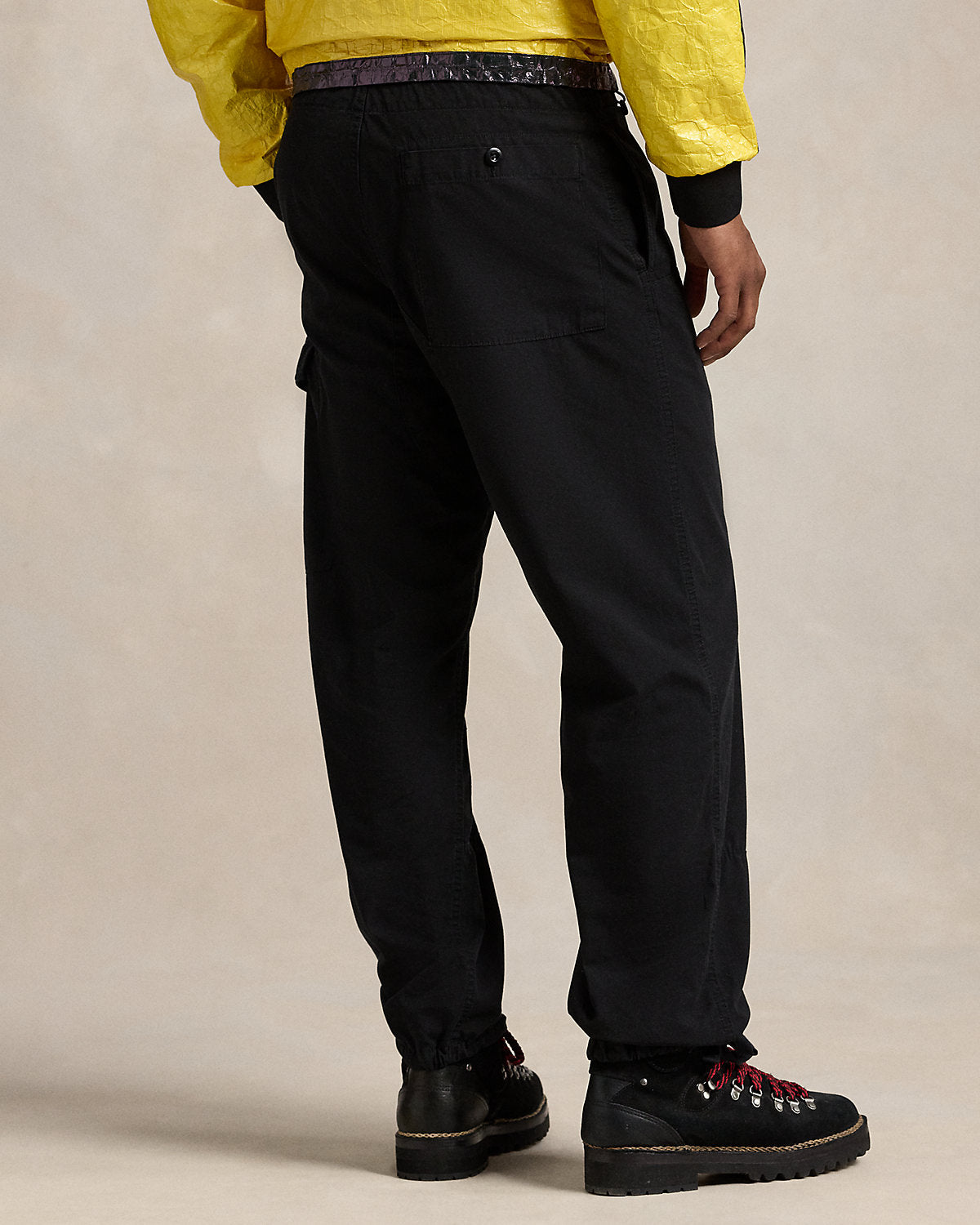#color_polo-black