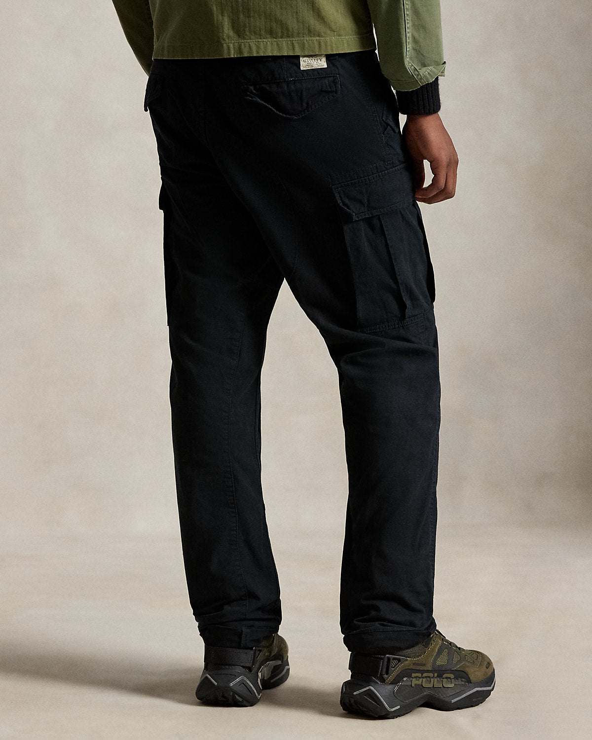 #color_polo-black