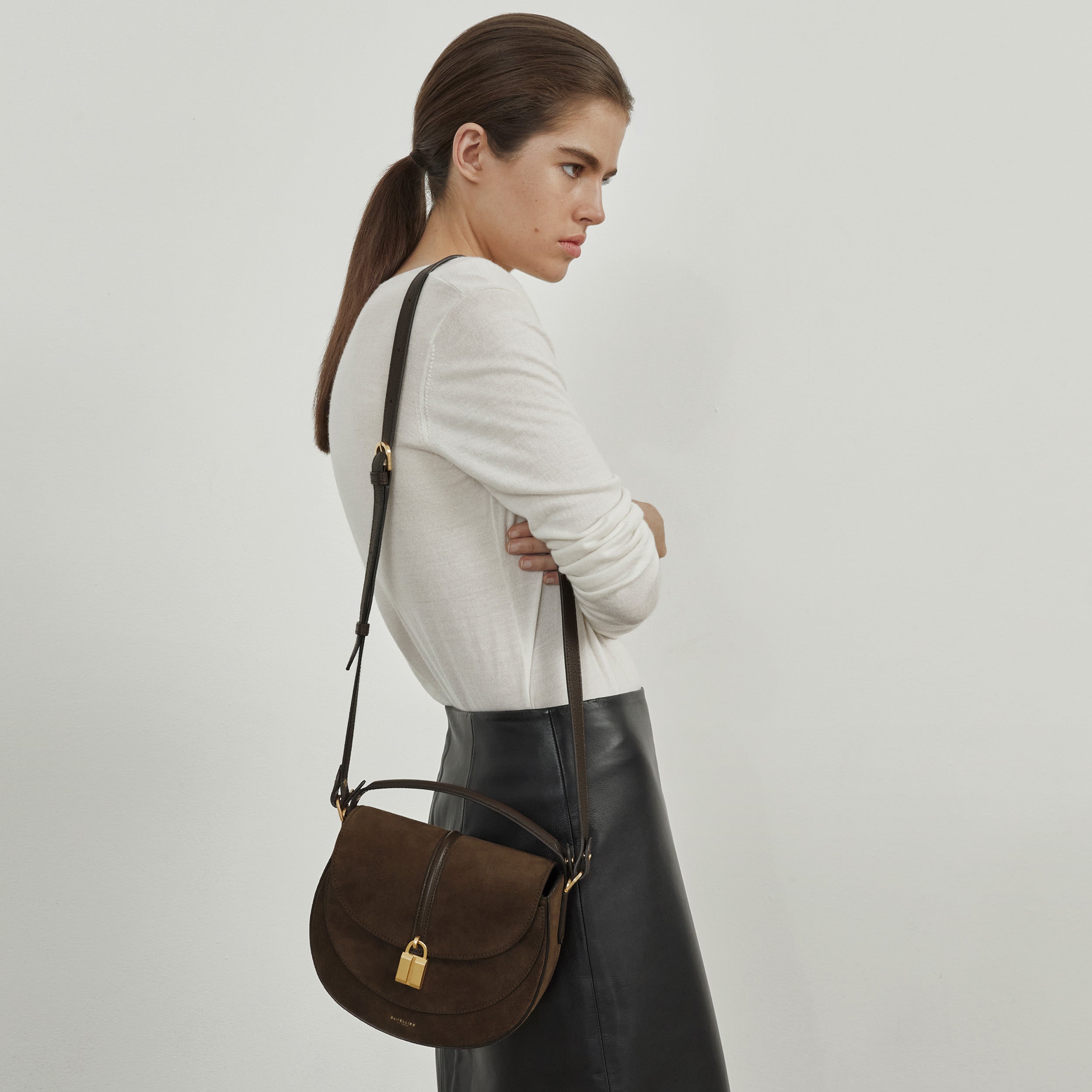 DeMellier The Siena Saddle mocha suede & mocha small grain