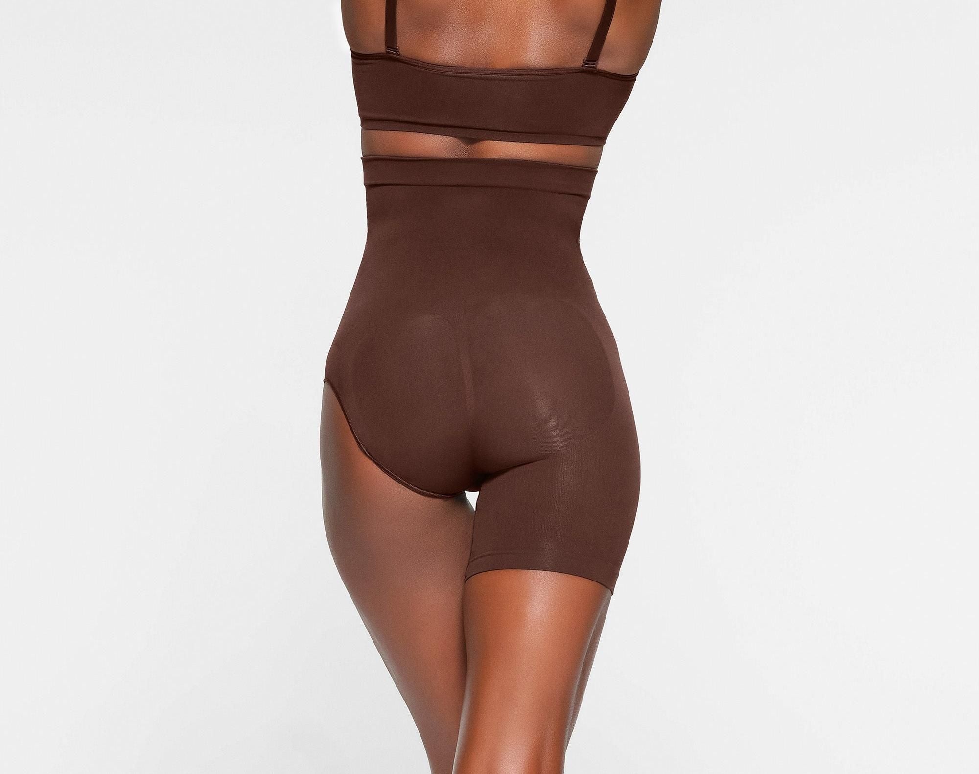 Skims Seamless Sculpt Solution Short Left Leg Exposed Cocoa