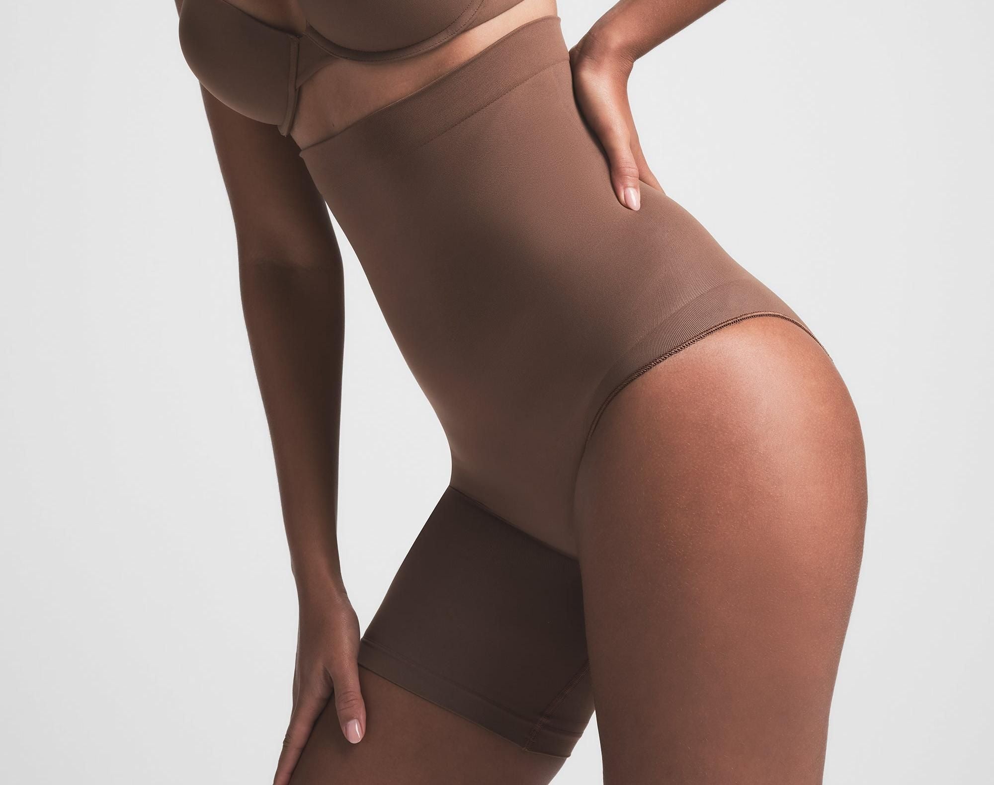 Skims Seamless Sculpt Solution Short Left Leg Exposed Jasper