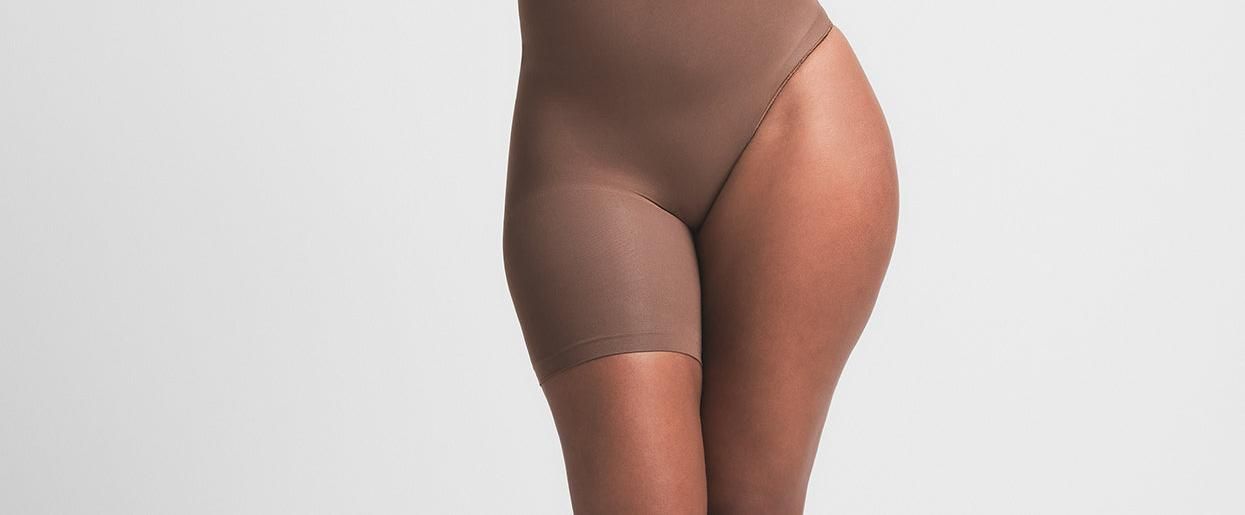 Skims Seamless Sculpt Solution Short Left Leg Exposed Jasper