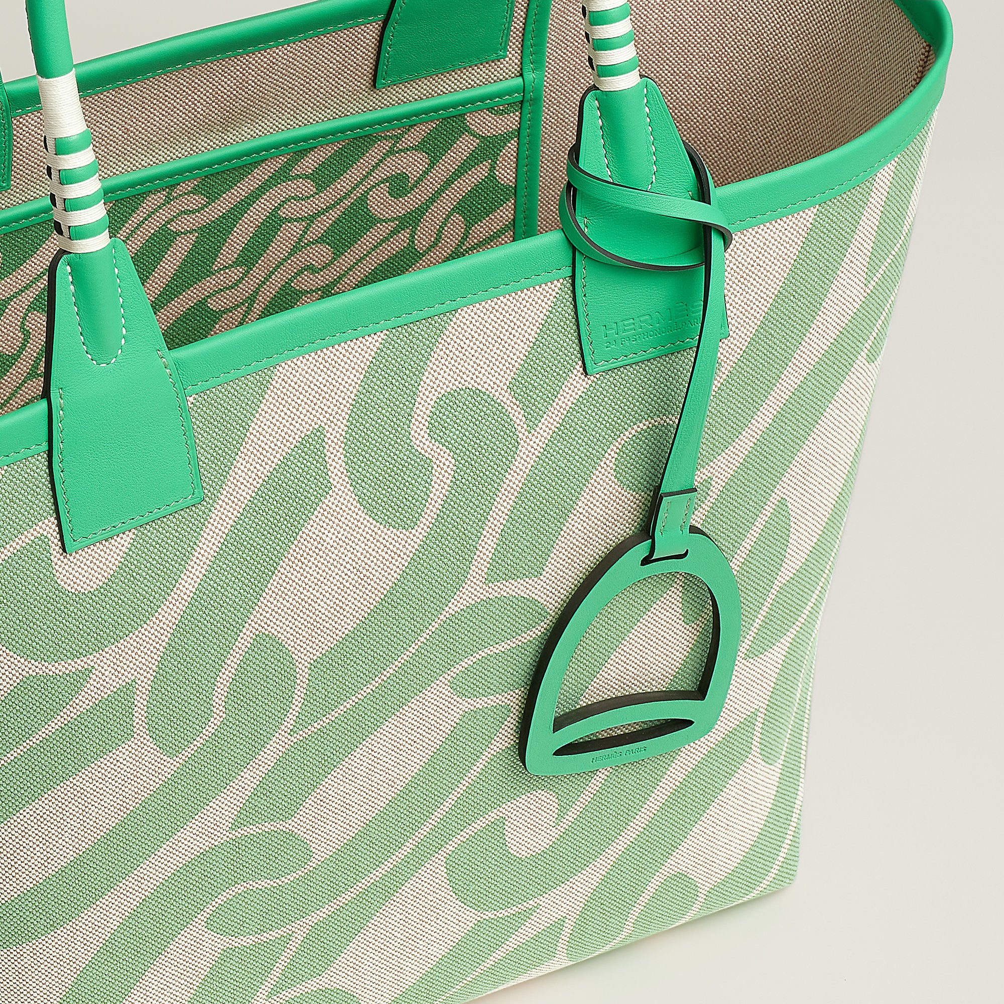 Hermes Steeple 28 Bag Vert Comics