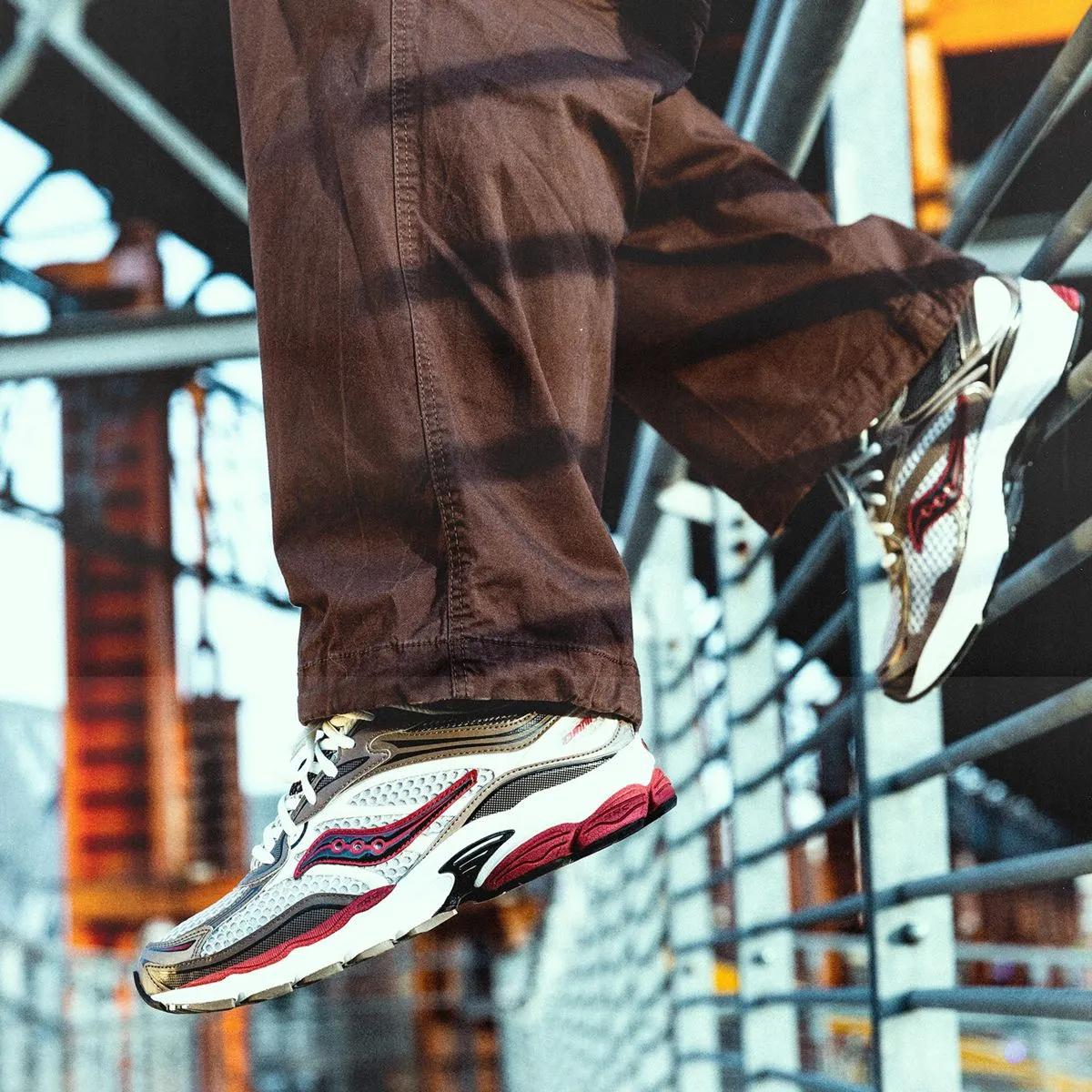 Saucony ProGrid Omni 9 Silver | Gold