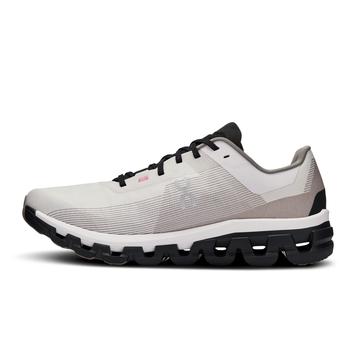 On Cloudflow 4 Distance White Black