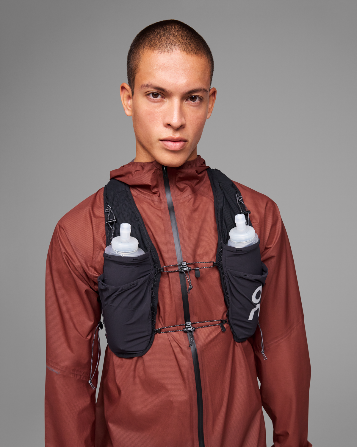 On Ultra Vest 10L Black