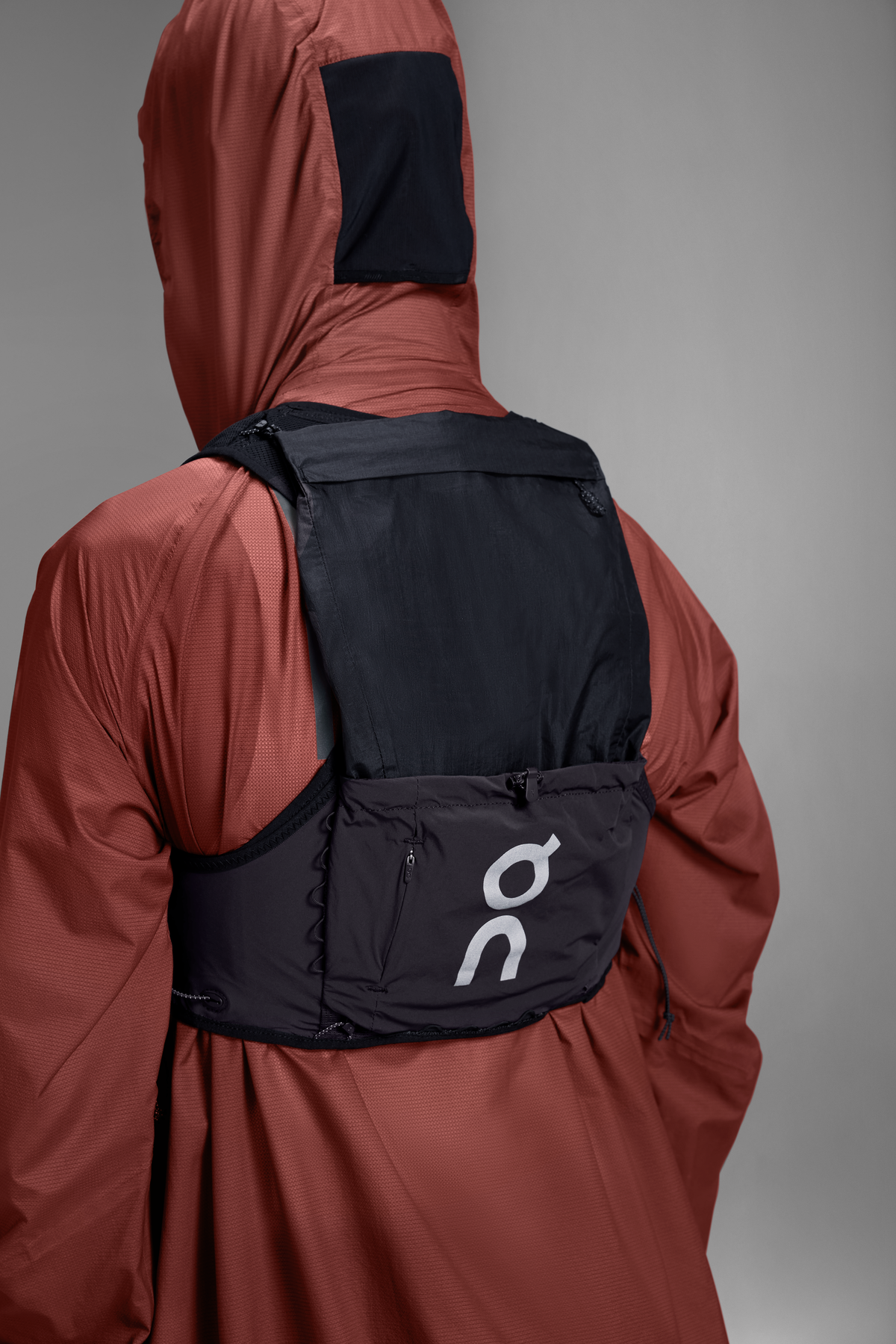 On Ultra Vest 10L Black