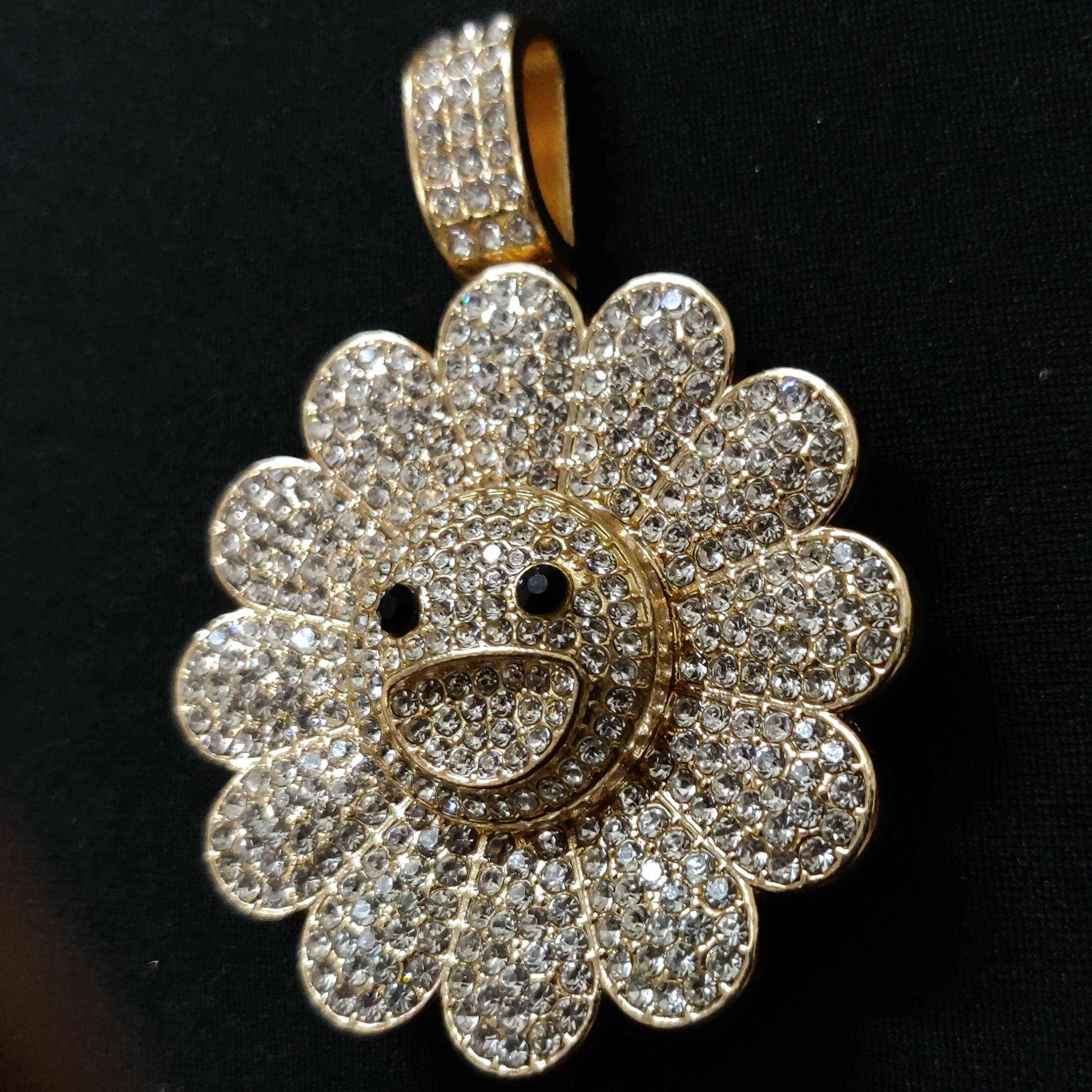 MURAKAMI FLOWER ICED OUT PENDANT (GOLD)