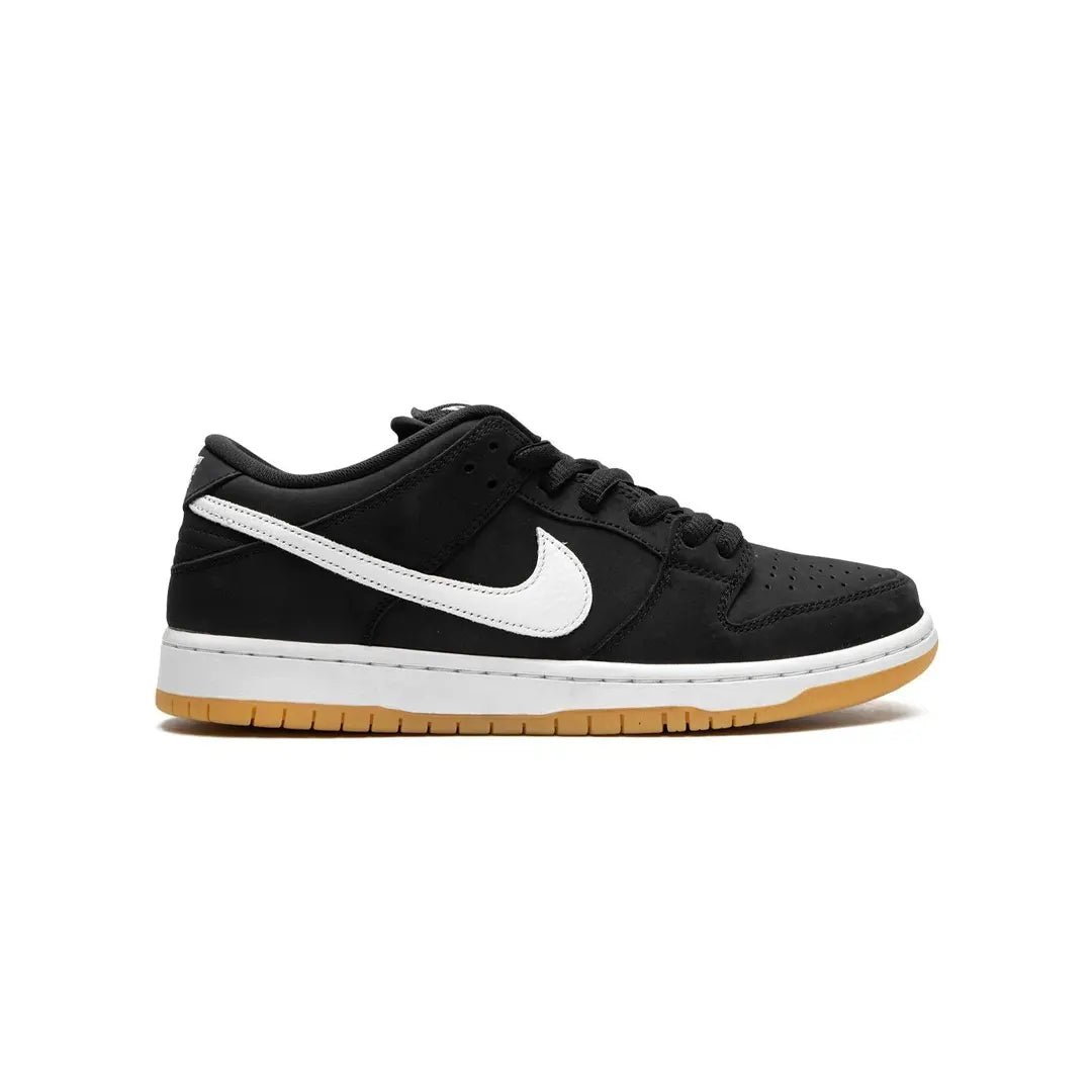 Black and white nike sb hot sale dunk low