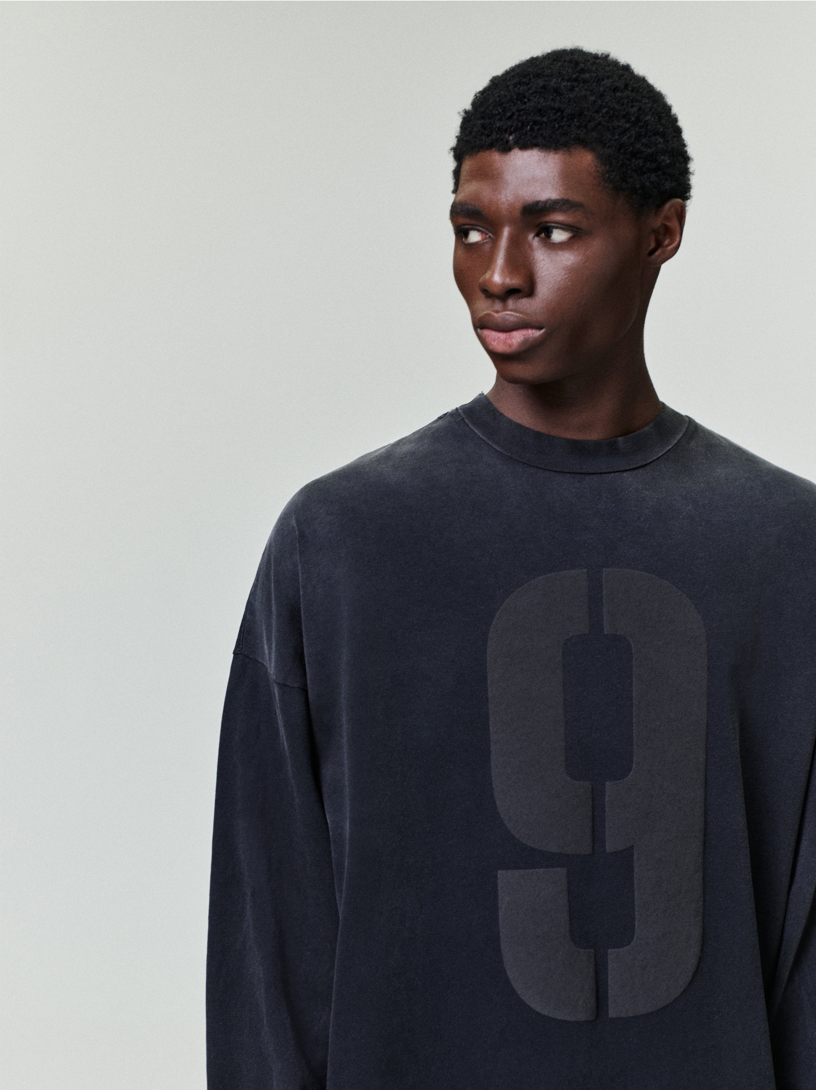 Essentials 9 Long Sleeve Tee Black