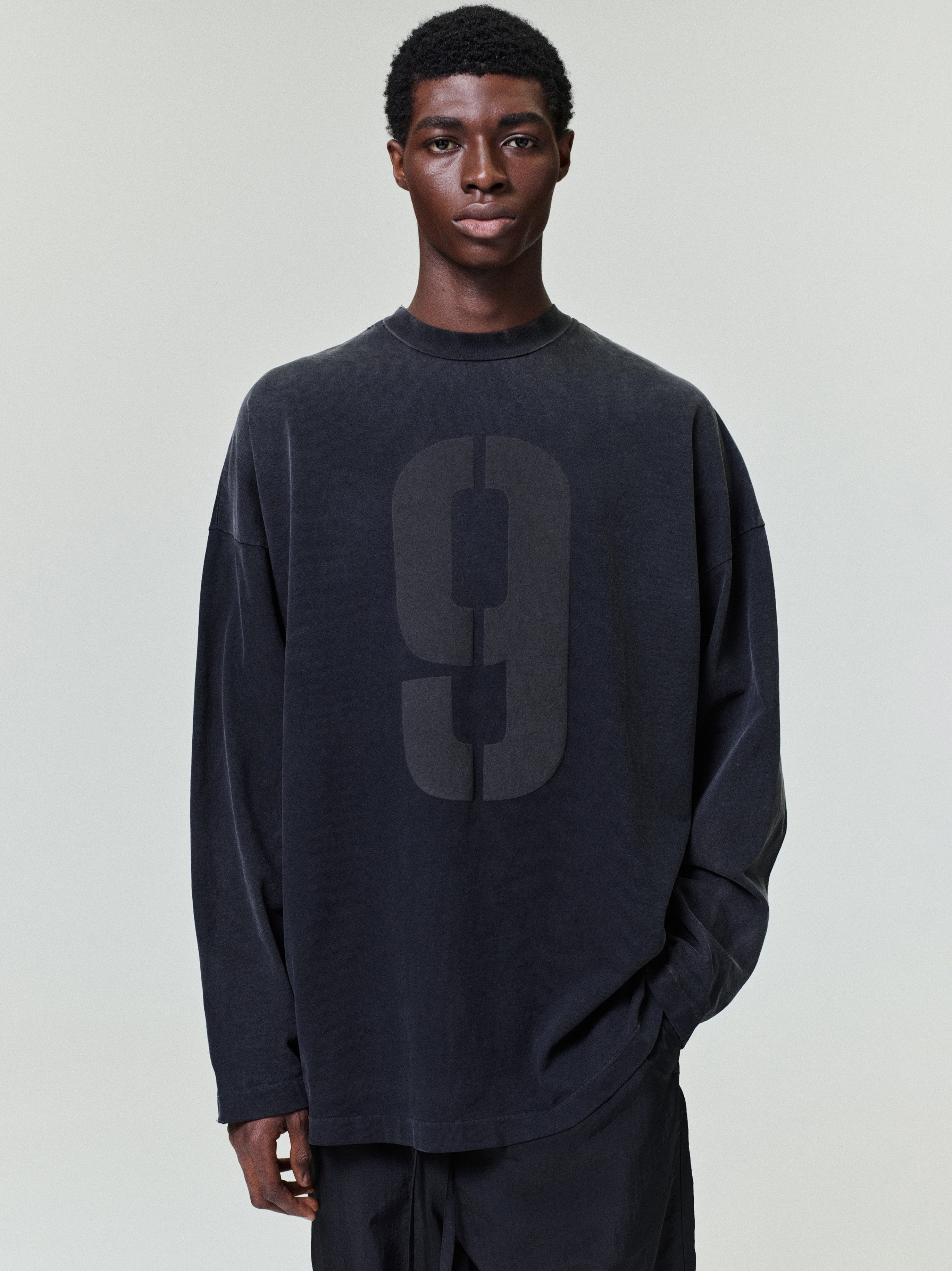 Essentials 9 Long Sleeve Tee Black