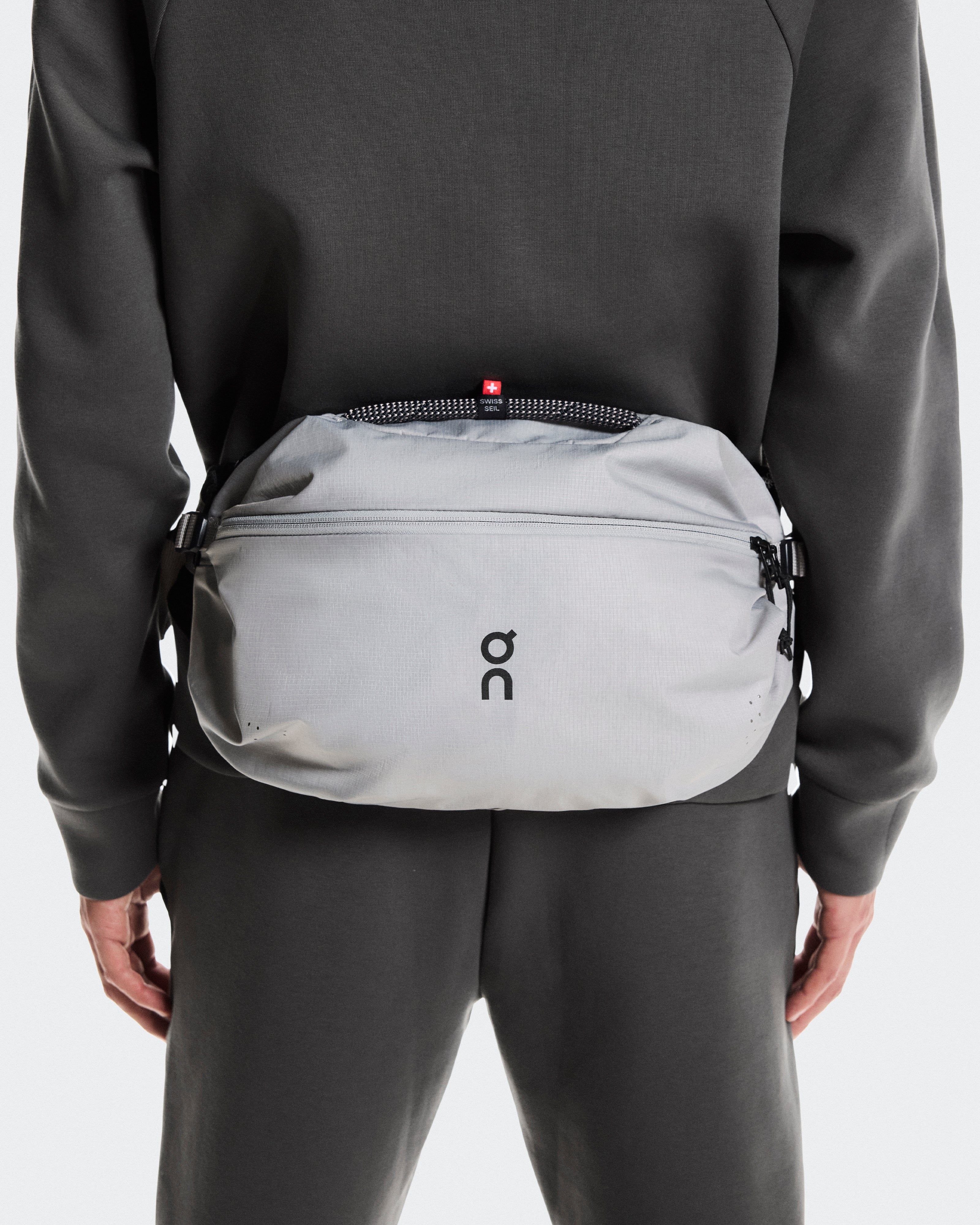 On Sling Pack 9L Glacier | Black
