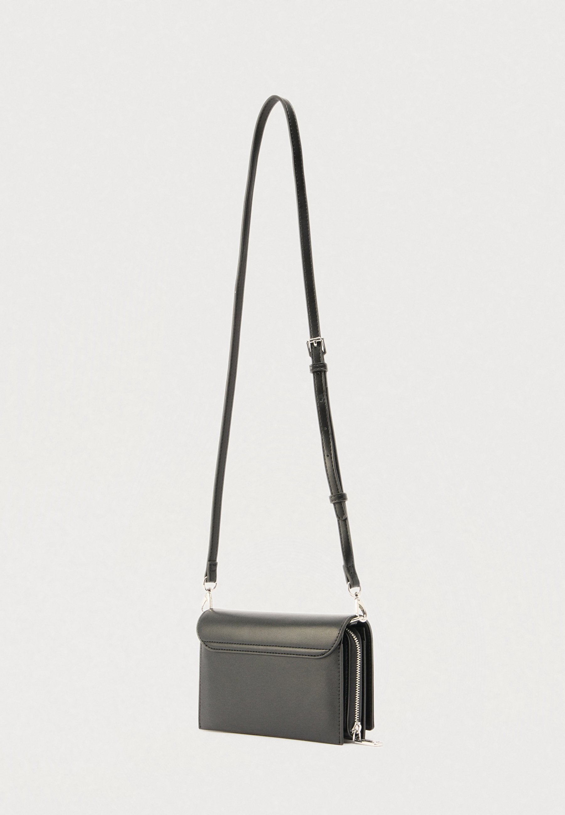 Valentino Bags Ember - Cross Body Bag - Black