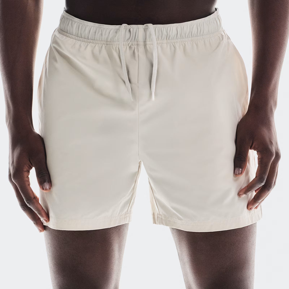 On 5" Core Shorts Sand