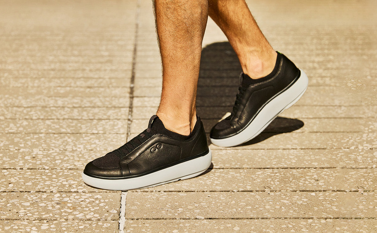 Oofos Men's Slip-On Leather Shoe White & Black